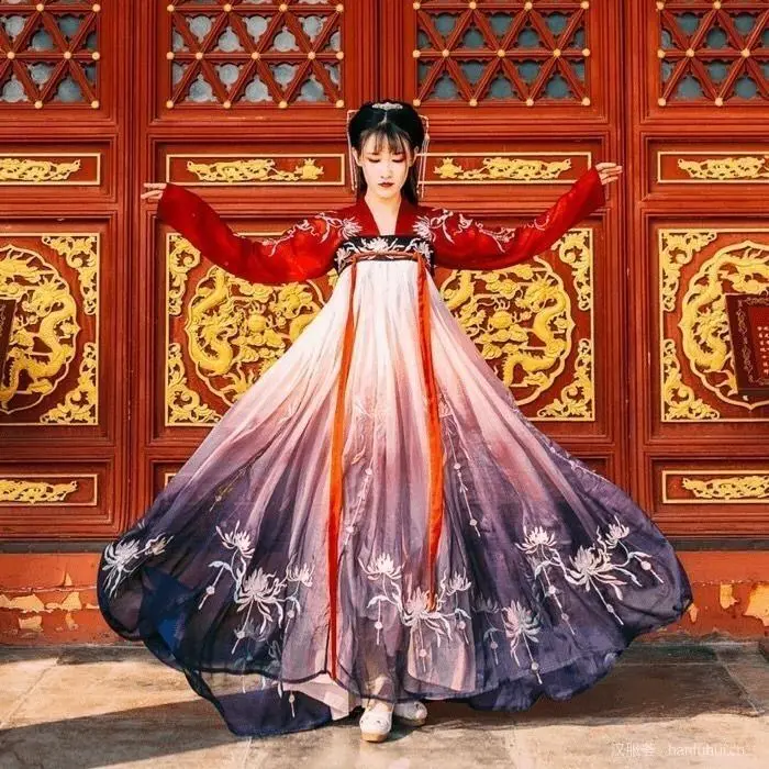 Аутентичное китайское платье для косплея Hanfu для женщин — этичный летний сказочный наряд (добный традиционный комплект Flowy Budget)
Аутентичное китайское платье для косплея Hanfu для женщин — этичный летний сказочный наряд (добный традиционный комплект Flowy Budget)
