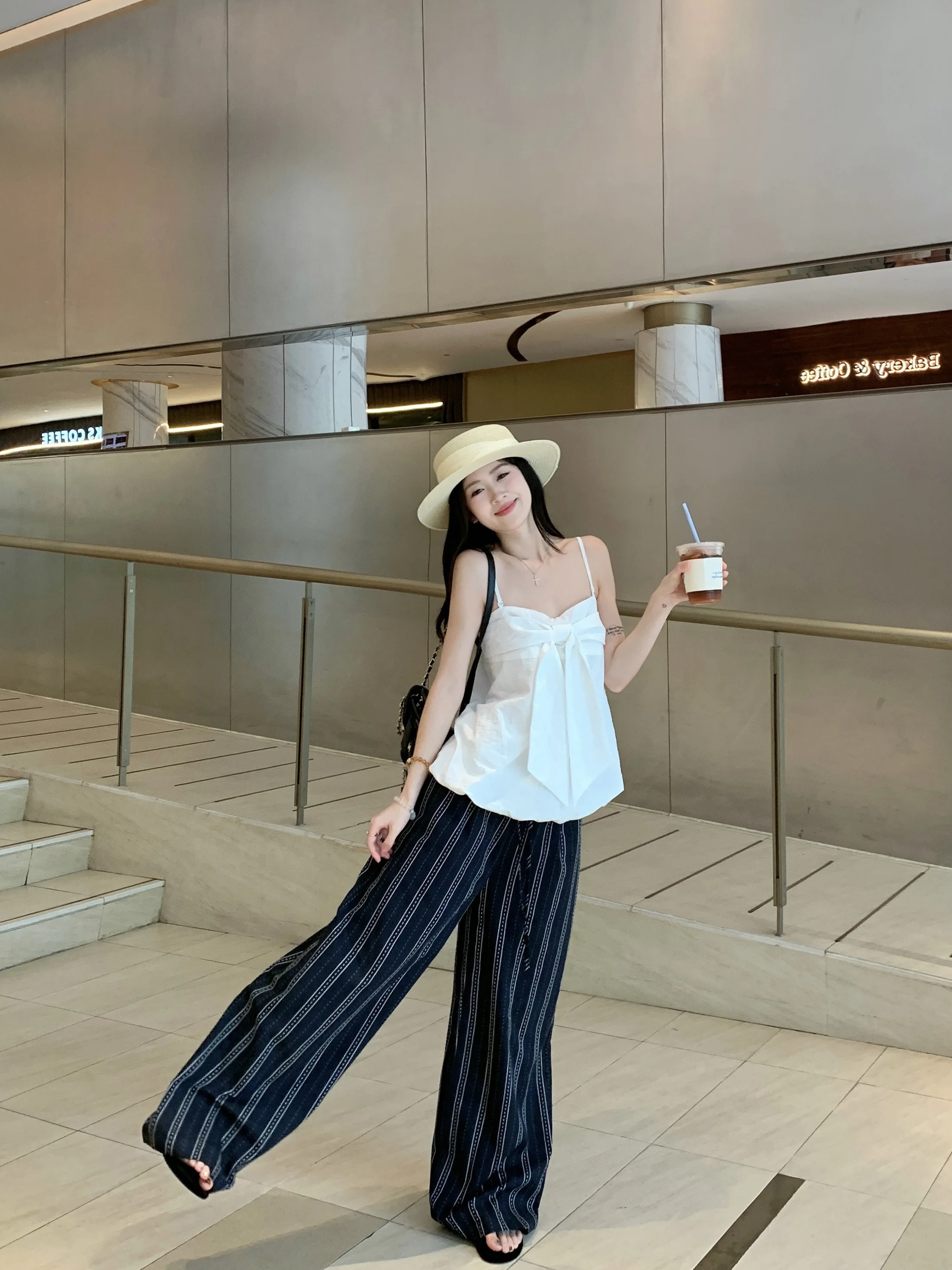 Kumikumi Anti-Aging Knot White Vest Strap Women Summer Loose Stripe Casual Pants Long Pants Two-Piece Set
Kumikumi Anti-Aging Knot White Vest Strap Women Summer Loose Stripe Casual Pants Long Pants Two-Piece Set