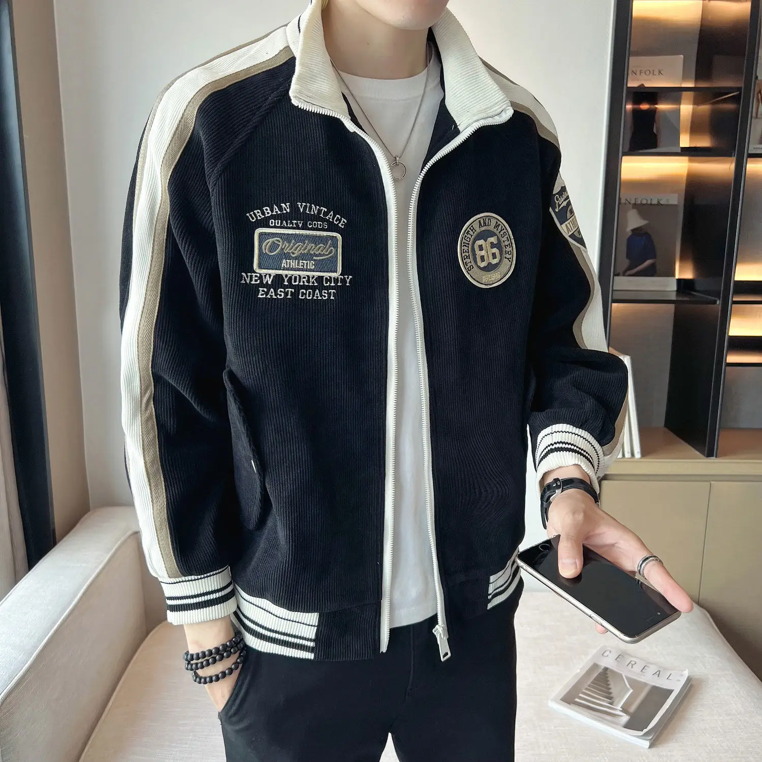 Trendy Windproof Men's Long Sleeved Jacket with Label Contrasting Color Texture Fabric Loose Stand Up Collar Jacket
Trendy Windproof Men's Long Sleeved Jacket with Label Contrasting Color Texture Fabric Loose Stand Up Collar Jacket