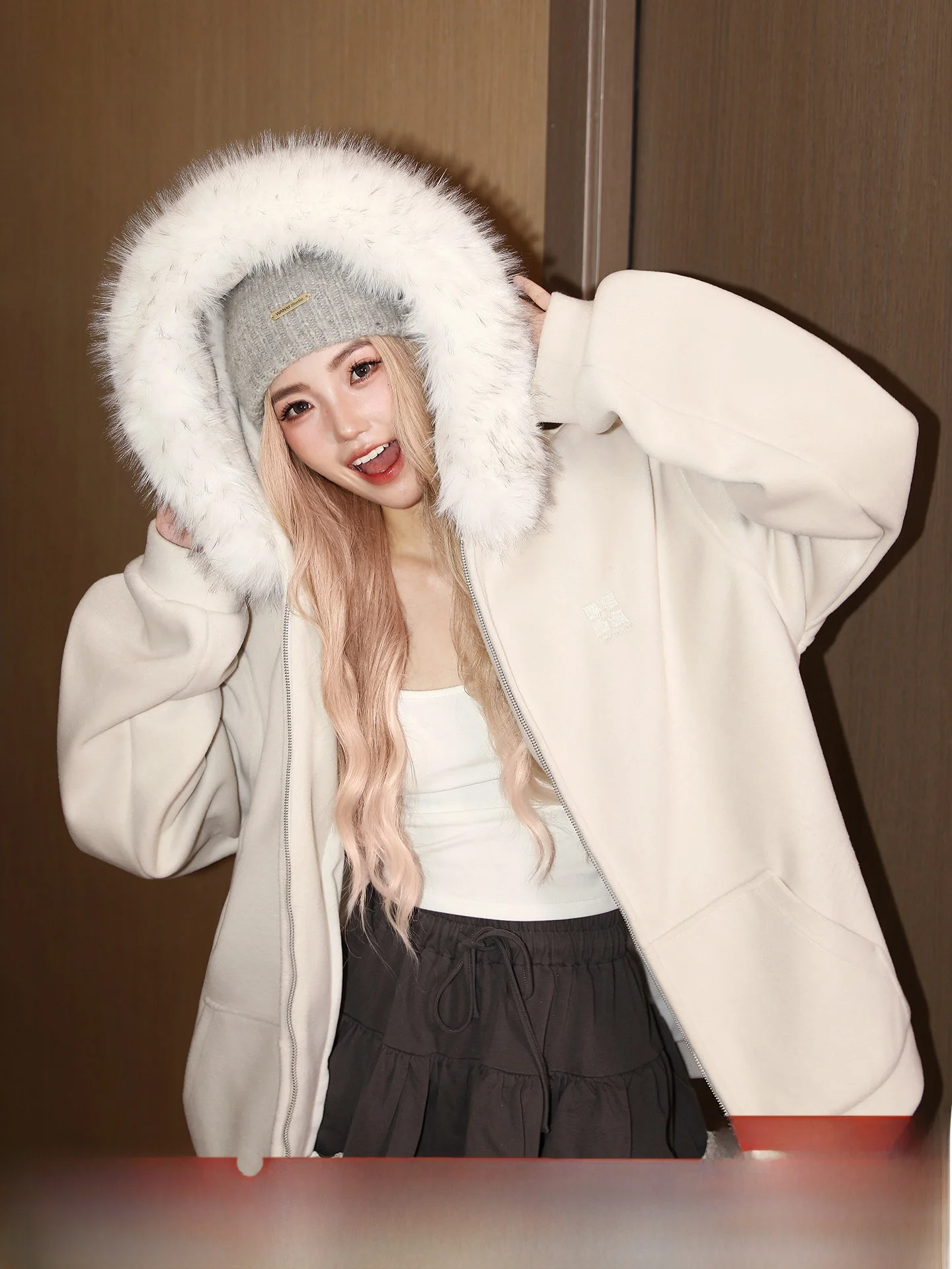 Женская хлопковая куртка Manyston Thiened American Style с капюшоном и меховым воротником, уличный стиль, свободный крой, длинный рукав, на молнии
Женская хлопковая куртка Manyston Thiened American Style с капюшоном и меховым воротником, уличный стиль, свободный крой, длинный рукав, на молнии