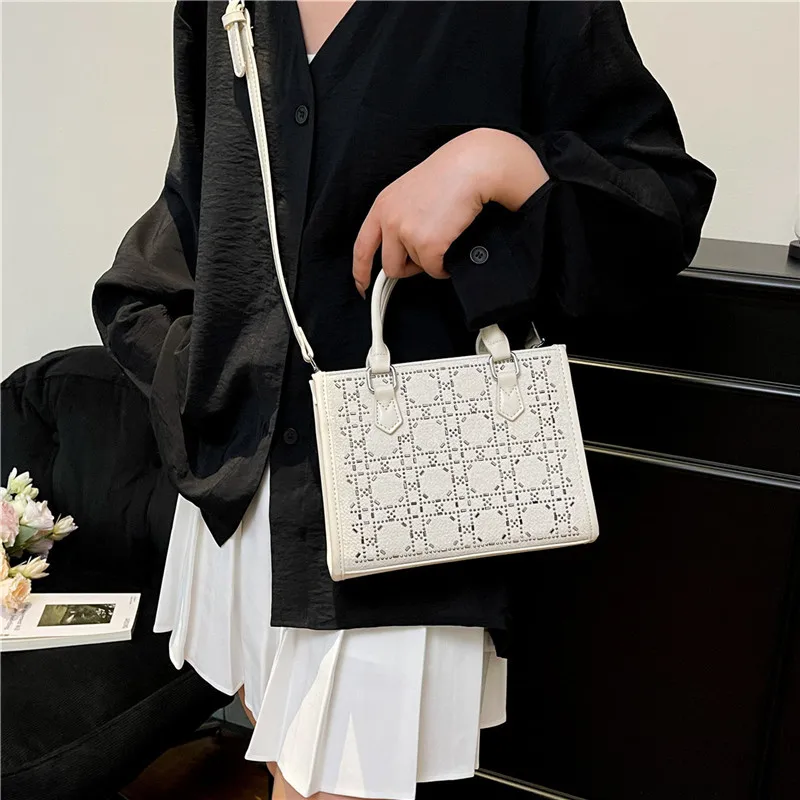 2025 Designer-Inspired Color Block Rhinestone Shoulder Bag - Luxury Top Handle Crossbody Purse for Women, Boho Chic Lady Style
2025 Designer-Inspired Color Block Rhinestone Shoulder Bag - Luxury Top Handle Crossbody Purse for Women, Boho Chic Lady Style