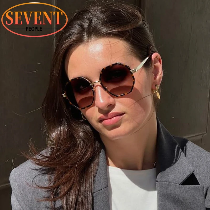Classic Small Octagon Sunglasses Women 2025 Luxury Brand Vintage Metal Frame Polygon Sun Glasses Fashion Driving Shades UV400
Classic Small Octagon Sunglasses Women 2025 Luxury Brand Vintage Metal Frame Polygon Sun Glasses Fashion Driving Shades UV400
