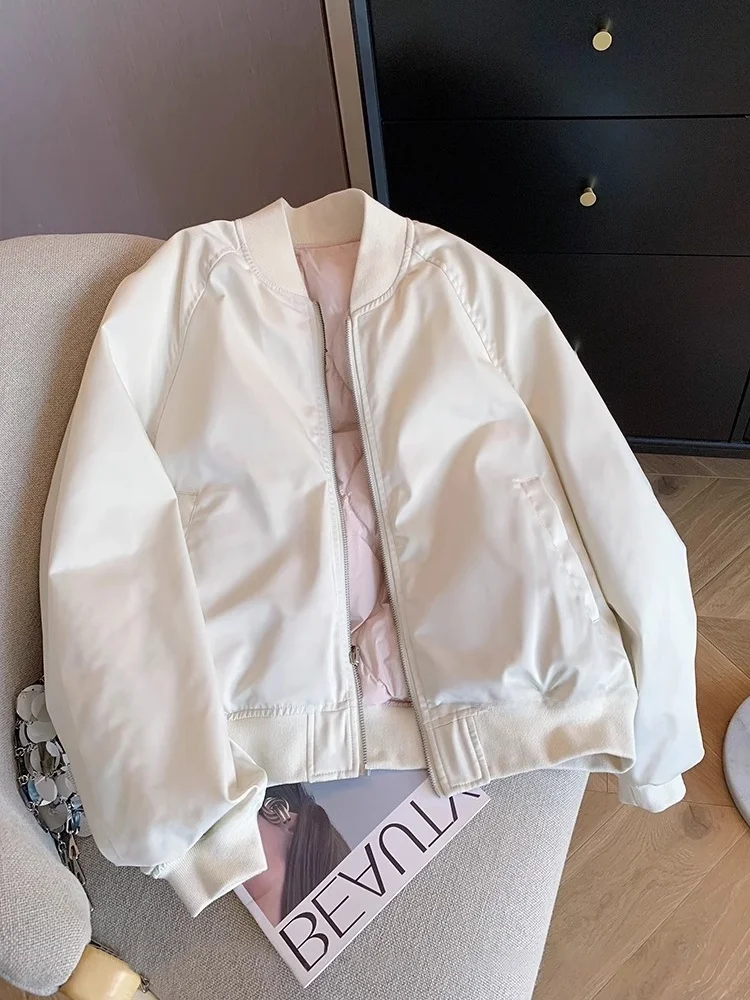 Ретро-куртка в гонконгском стиле, простая, высококачественная, хлопковая, с бейсбольным воротником, осенне-зимняя, повседневная, стильная, молодежная, модная.
Ретро-куртка в гонконгском стиле, простая, высококачественная, хлопковая, с бейсбольным воротником, осенне-зимняя, повседневная, стильная, молодежная, модная.