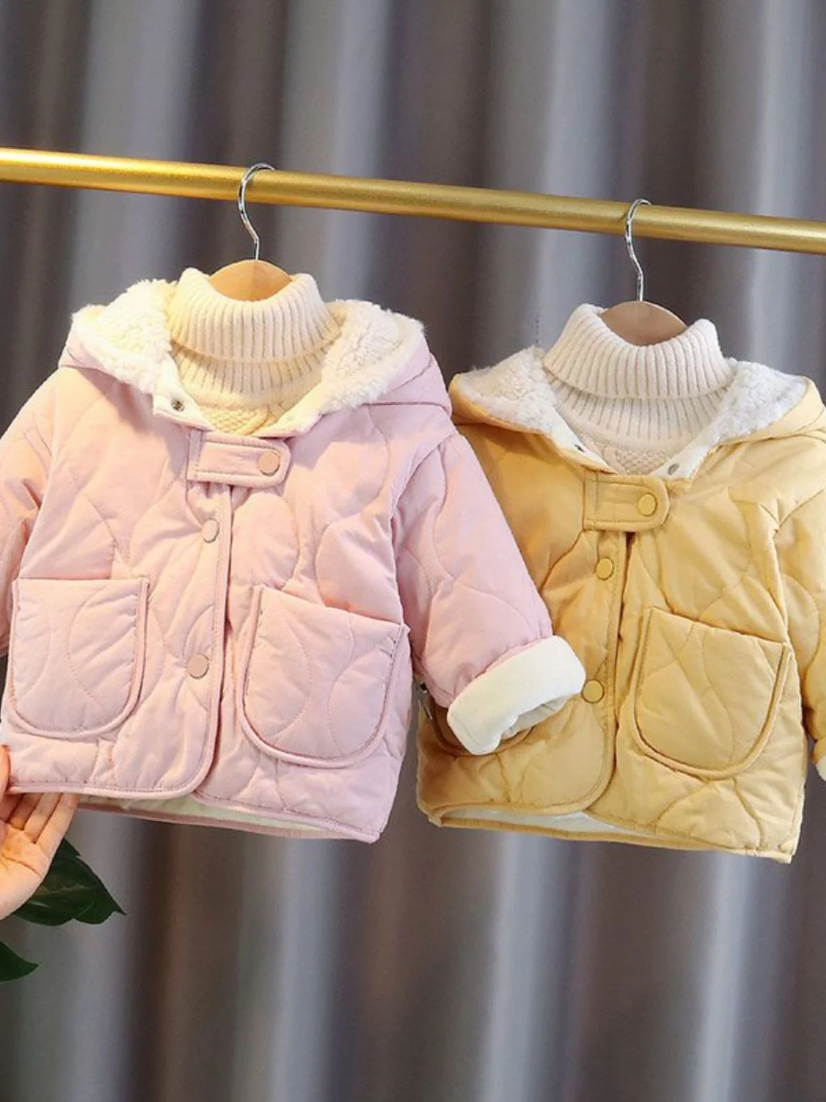 Faionable Thiened Winter Jaet для девочек, теплое повседневное корейское хлопковое пальто на подкладке, Новое поступление, осень 2023, осень
Faionable Thiened Winter Jaet для девочек, теплое повседневное корейское хлопковое пальто на подкладке, Новое поступление, осень 2023, осень