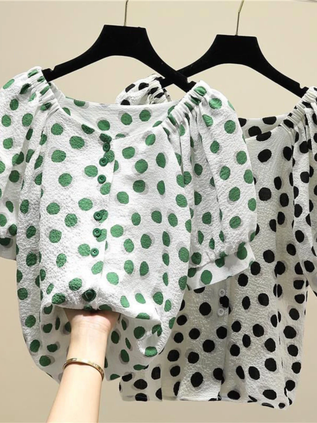 Polka Dot Print Bubble Sve irt Women's Summer New Sle Elegance Chiffon Square Collar Faion ort Sve Blouse
Polka Dot Print Bubble Sve irt Women's Summer New Sle Elegance Chiffon Square Collar Faion ort Sve Blouse