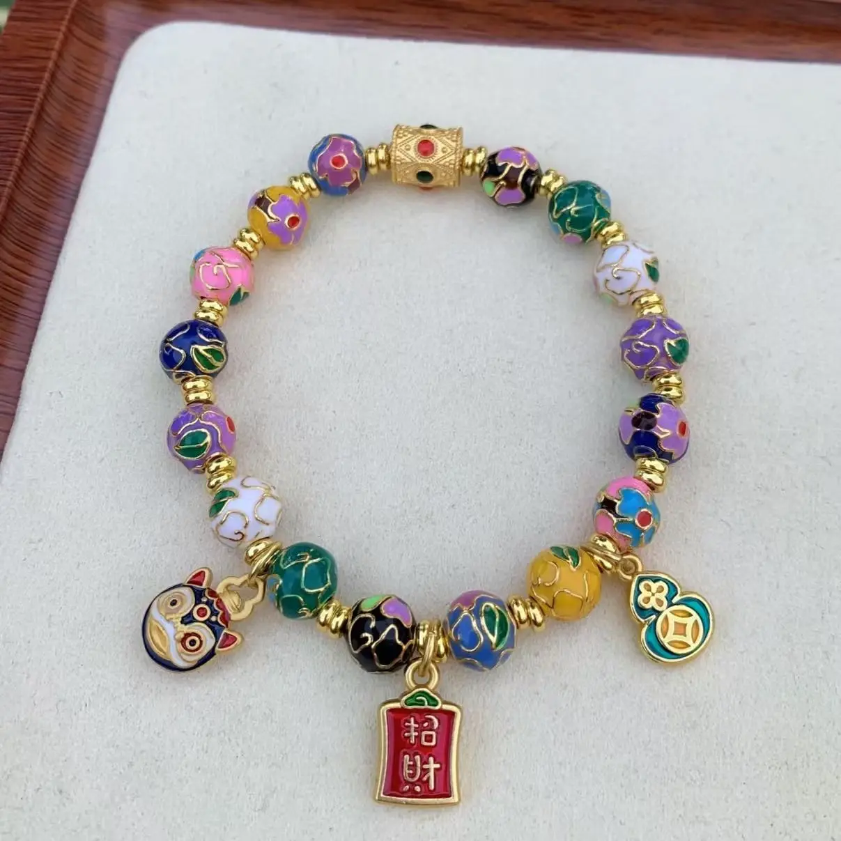 Браслет с перегородчатой процветацией, эмалированные подарочные аксессуары для привлечения богатства, счастливые подвески в китайском этническом стиле, круглая бусина, ручная нить
Браслет с перегородчатой процветацией, эмалированные подарочные аксессуары для привлечения богатства, счастливые подвески в китайском этническом стиле, круглая бусина, ручная нить