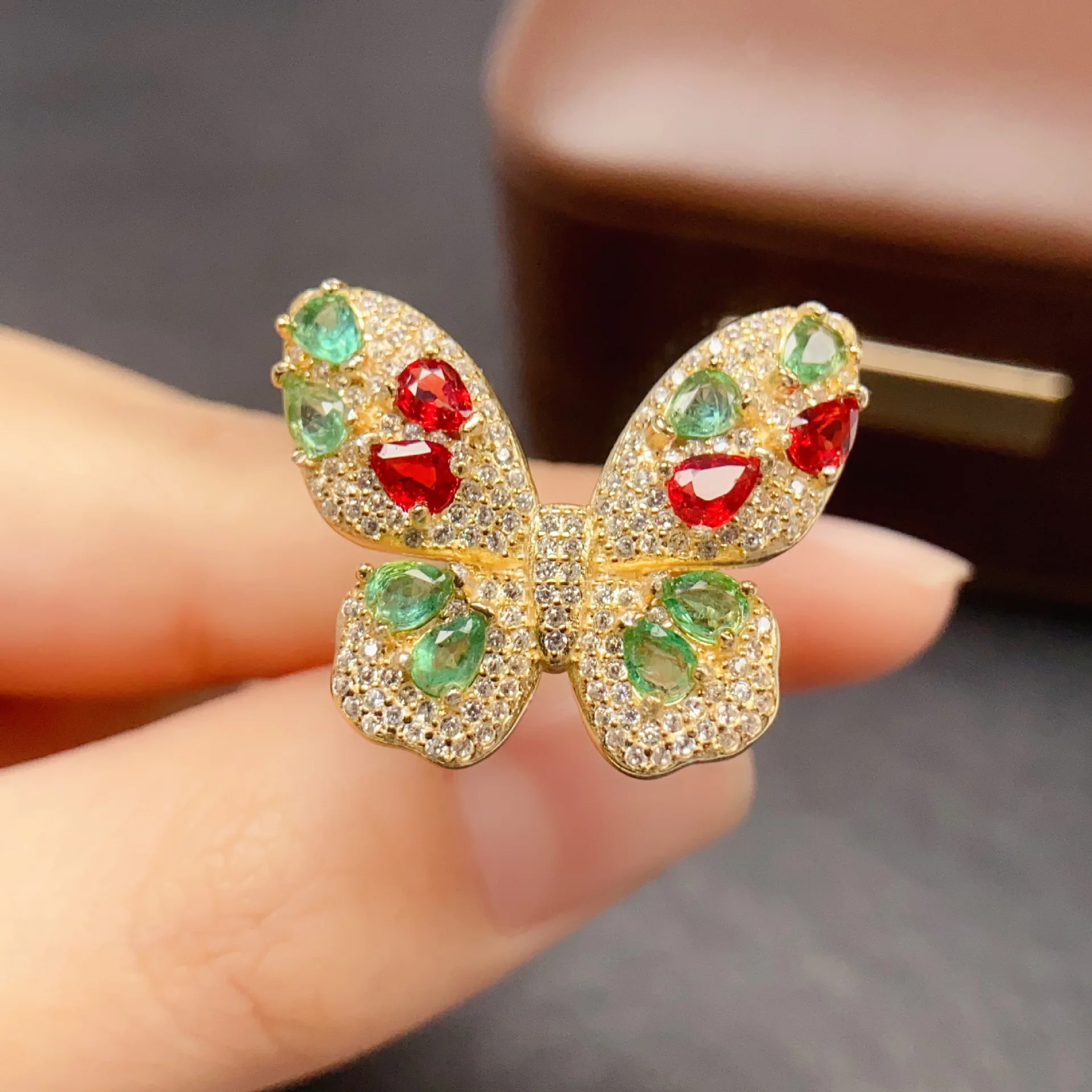 Natural Emerald Butterfly Ring 3x4mm S925 Silver Gold Plated Adjustable with CZ & Red Gem Accents
Natural Emerald Butterfly Ring 3x4mm S925 Silver Gold Plated Adjustable with CZ & Red Gem Accents