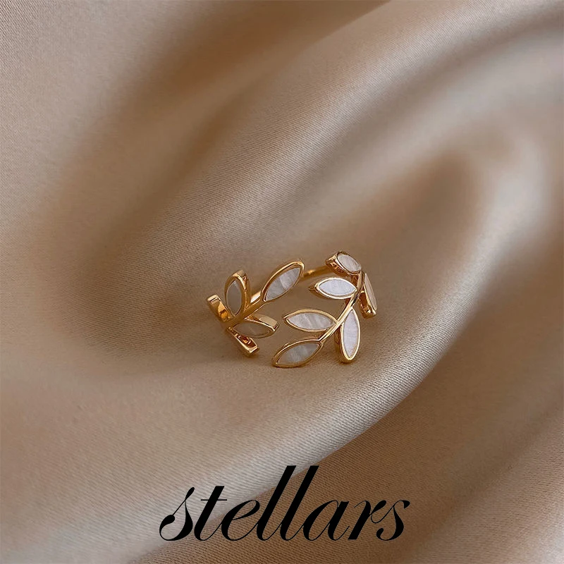 Unisex Leaf Open Ring: Minimalist Leaf Shape Design, Simple Adjustable Stylish Unisex Finger Band
Unisex Leaf Open Ring: Minimalist Leaf Shape Design, Simple Adjustable Stylish Unisex Finger Band