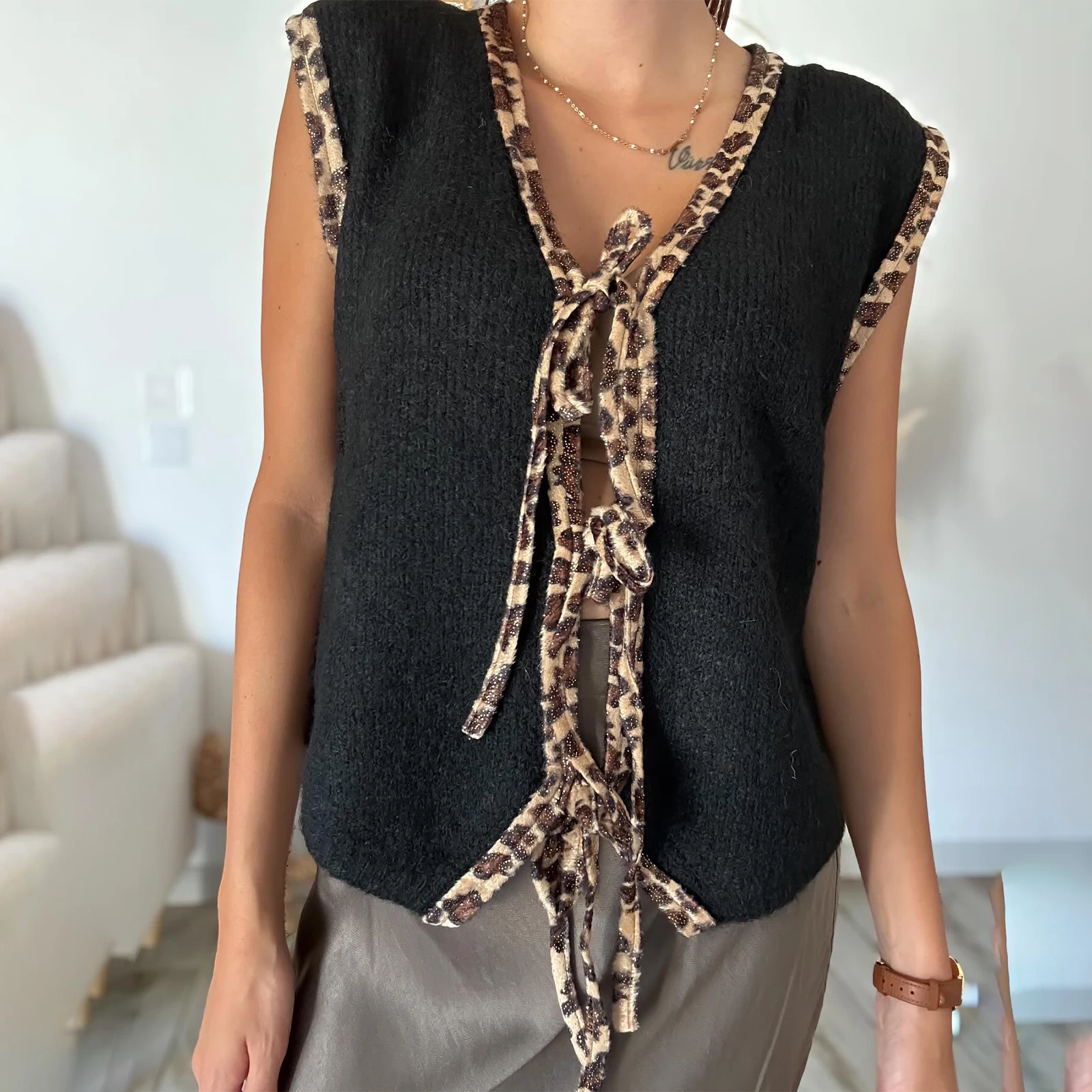 Fashion Women Leopard Knitted Tie Front Vest Cheetah Print Open Front Cardigan Fall Sleeveless Contrast Sweater Tank Tops
Fashion Women Leopard Knitted Tie Front Vest Cheetah Print Open Front Cardigan Fall Sleeveless Contrast Sweater Tank Tops