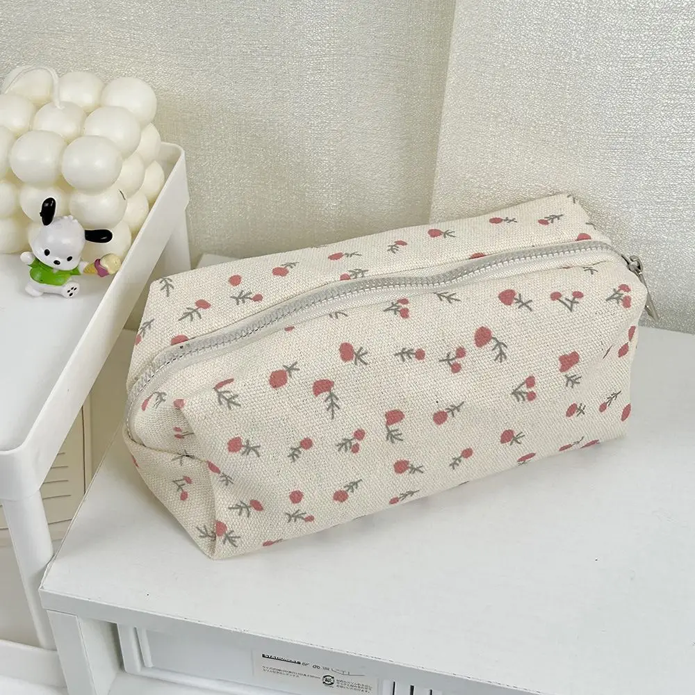 Fresh Style Floral Pencil Bag Storage Bags High Capacity Pencil Cases Aesthetic Small Flowers Pen Bag Makeup Bag
Fresh Style Floral Pencil Bag Storage Bags High Capacity Pencil Cases Aesthetic Small Flowers Pen Bag Makeup Bag