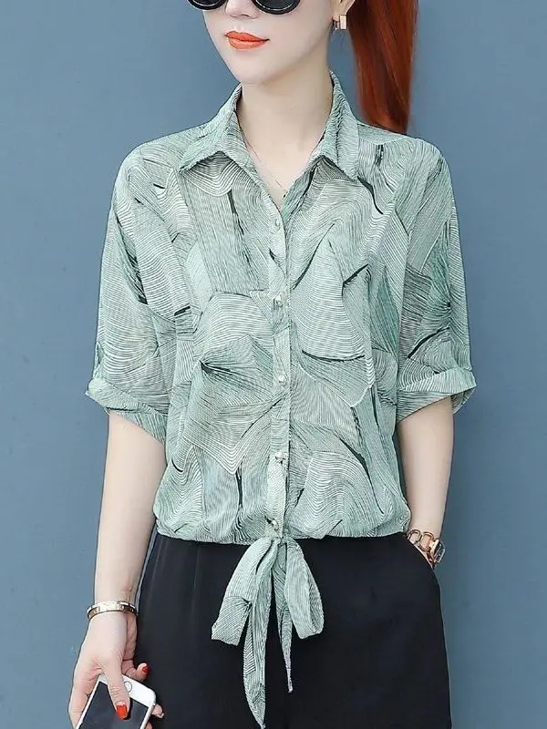 Lightweight Chiffon Blouse Women's Short Sleeve Loose Floral Print Knot Hemline Korean Style Casual Shirt Spring Summer
Lightweight Chiffon Blouse Women's Short Sleeve Loose Floral Print Knot Hemline Korean Style Casual Shirt Spring Summer