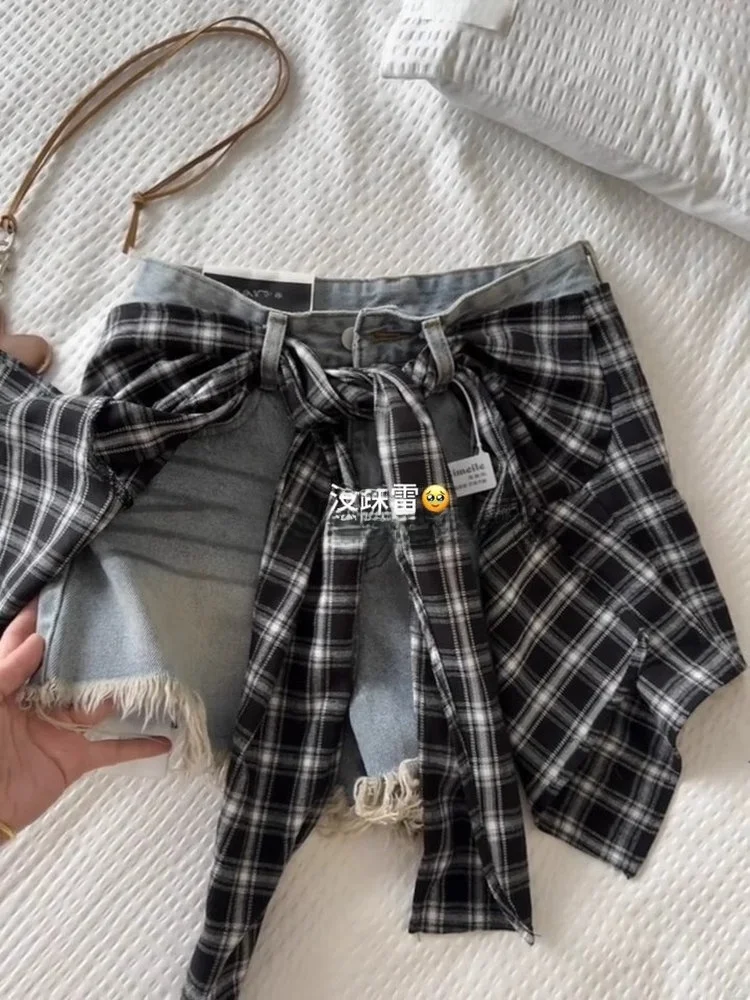 High Waist Vintage American Style Plaid Shorts Women's Summer New Two-Piece Set Overlap Wear Denim Shorts Casual Loose Fit
High Waist Vintage American Style Plaid Shorts Women's Summer New Two-Piece Set Overlap Wear Denim Shorts Casual Loose Fit