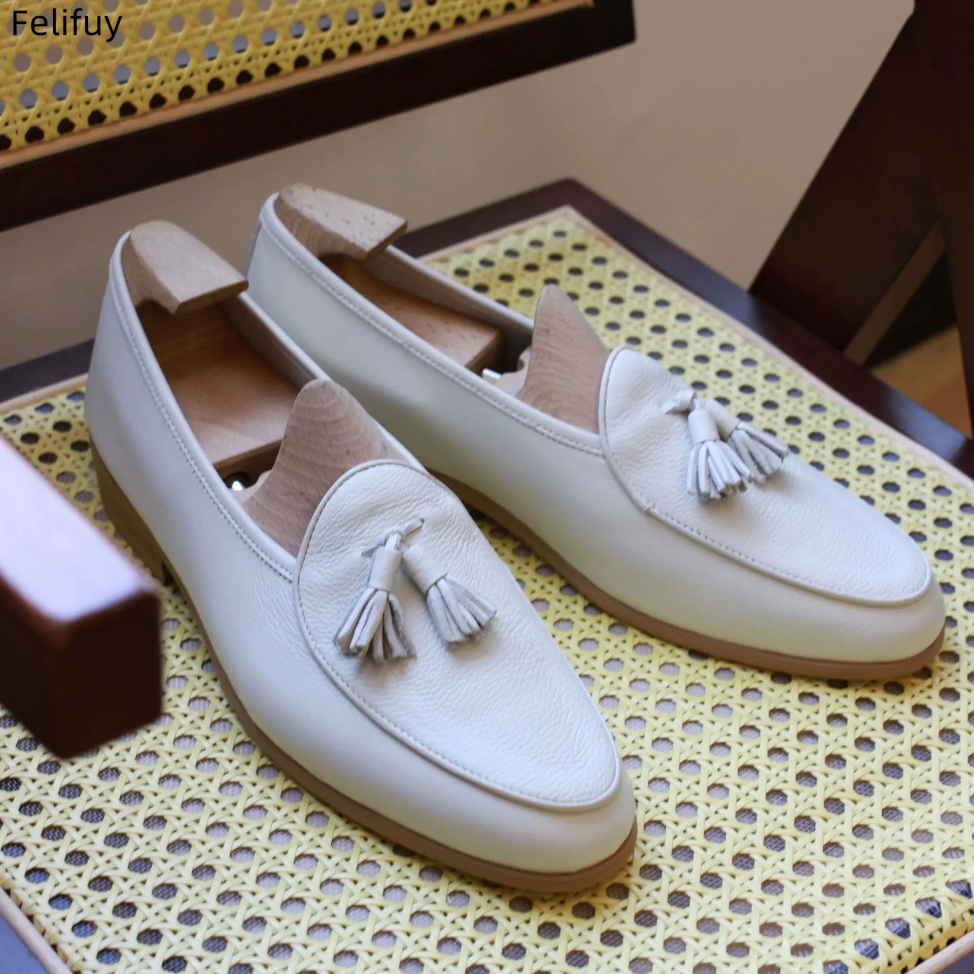 Casual Lightweight Slip on Tassel Men's Flat Loafers Fashion Single Shoes Bean Shoes Genuine Leather Business Wedding Dress Shoe
Casual Lightweight Slip on Tassel Men's Flat Loafers Fashion Single Shoes Bean Shoes Genuine Leather Business Wedding Dress Shoe