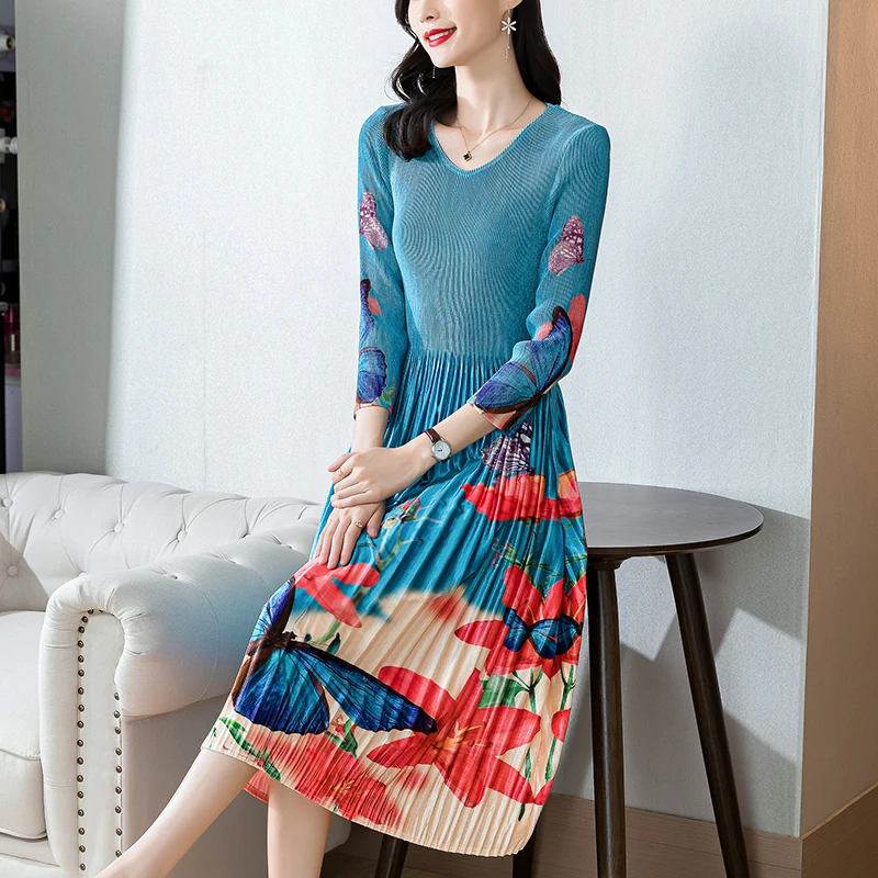 2023 Autumn/Winter New Three House Pleated Dress Women's Elastic Velvet Loose Size Printed V-Neck Slim Fit Knee Length Dress
2023 Autumn/Winter New Three House Pleated Dress Women's Elastic Velvet Loose Size Printed V-Neck Slim Fit Knee Length Dress