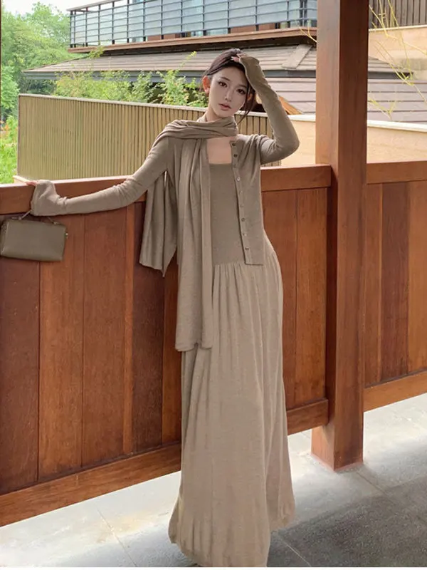 Retro Unique Knitted Cardigan Strap Skirt Three-Piece Set Elegant Complete Outfit Spring 2025 Fashion Women's Ensemble
Retro Unique Knitted Cardigan Strap Skirt Three-Piece Set Elegant Complete Outfit Spring 2025 Fashion Women's Ensemble