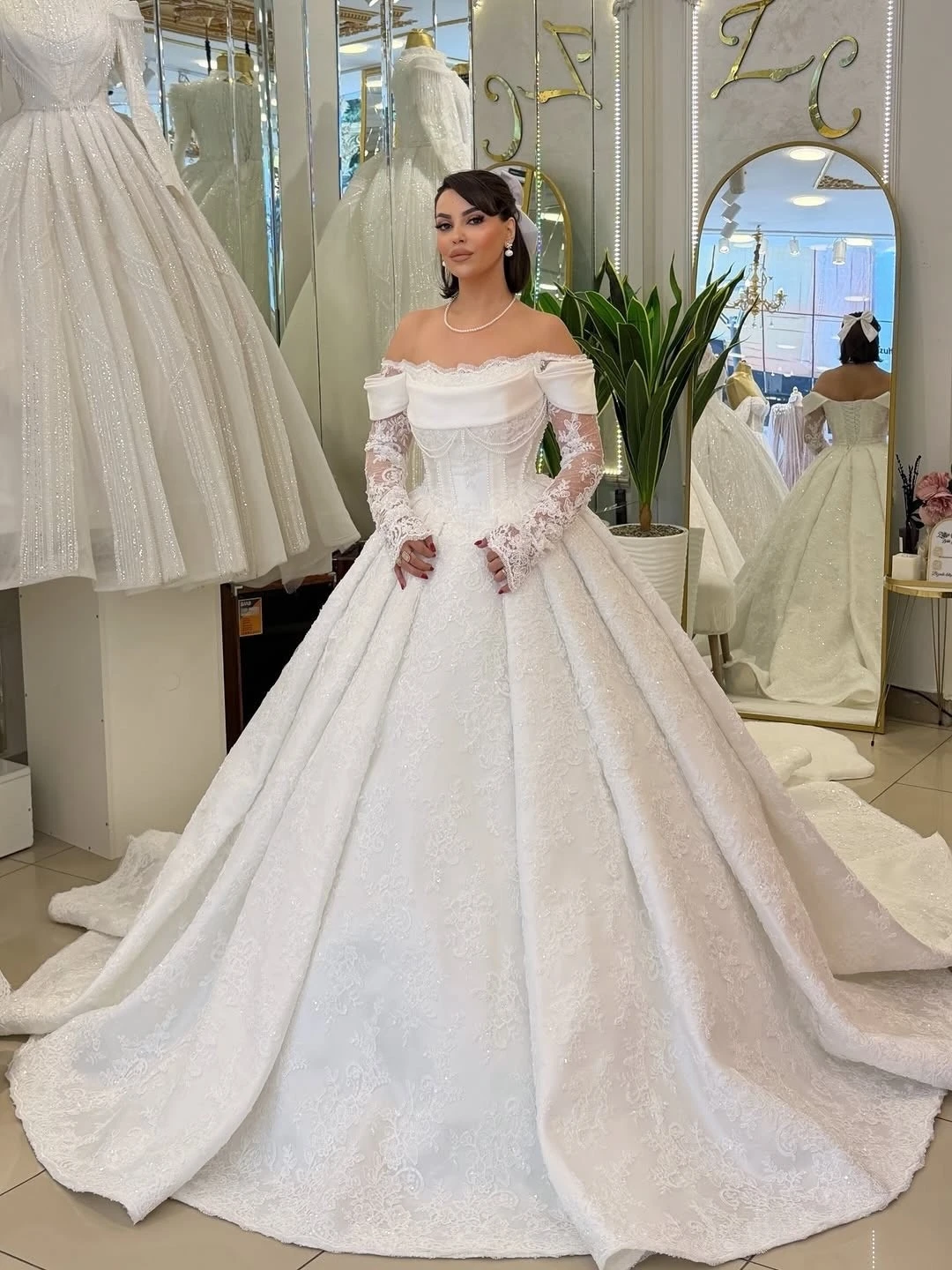Graceful A Line Wedding Dress For Women Off Shoulder Long Sleeves Bridal Gowns Pearls Beaded Lace Dress Customized
Graceful A Line Wedding Dress For Women Off Shoulder Long Sleeves Bridal Gowns Pearls Beaded Lace Dress Customized