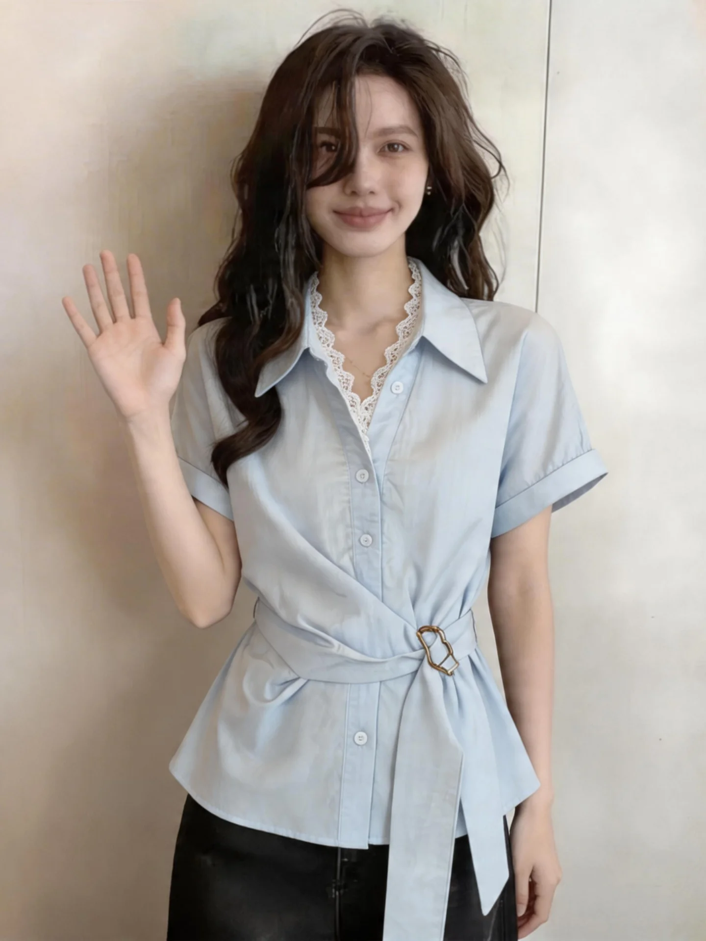 Lace Trim V-Neck Short Sleeve Base Shirt Women Summer 2026 plus Size Slimming Belted Waist Cinched Elegant Top Korean Style
Lace Trim V-Neck Short Sleeve Base Shirt Women Summer 2026 plus Size Slimming Belted Waist Cinched Elegant Top Korean Style