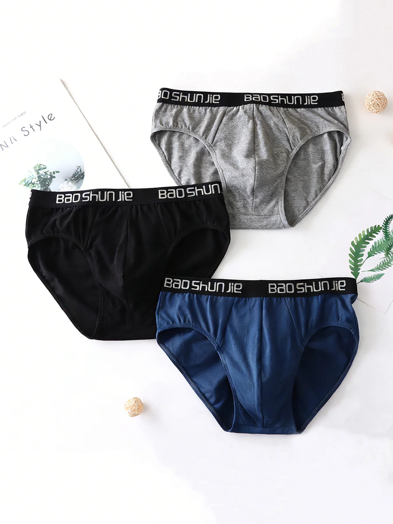 3PCS men's briefs simple letter type men's briefs comfortable casual daily briefs combination with four seasons
3PCS men's briefs simple letter type men's briefs comfortable casual daily briefs combination with four seasons