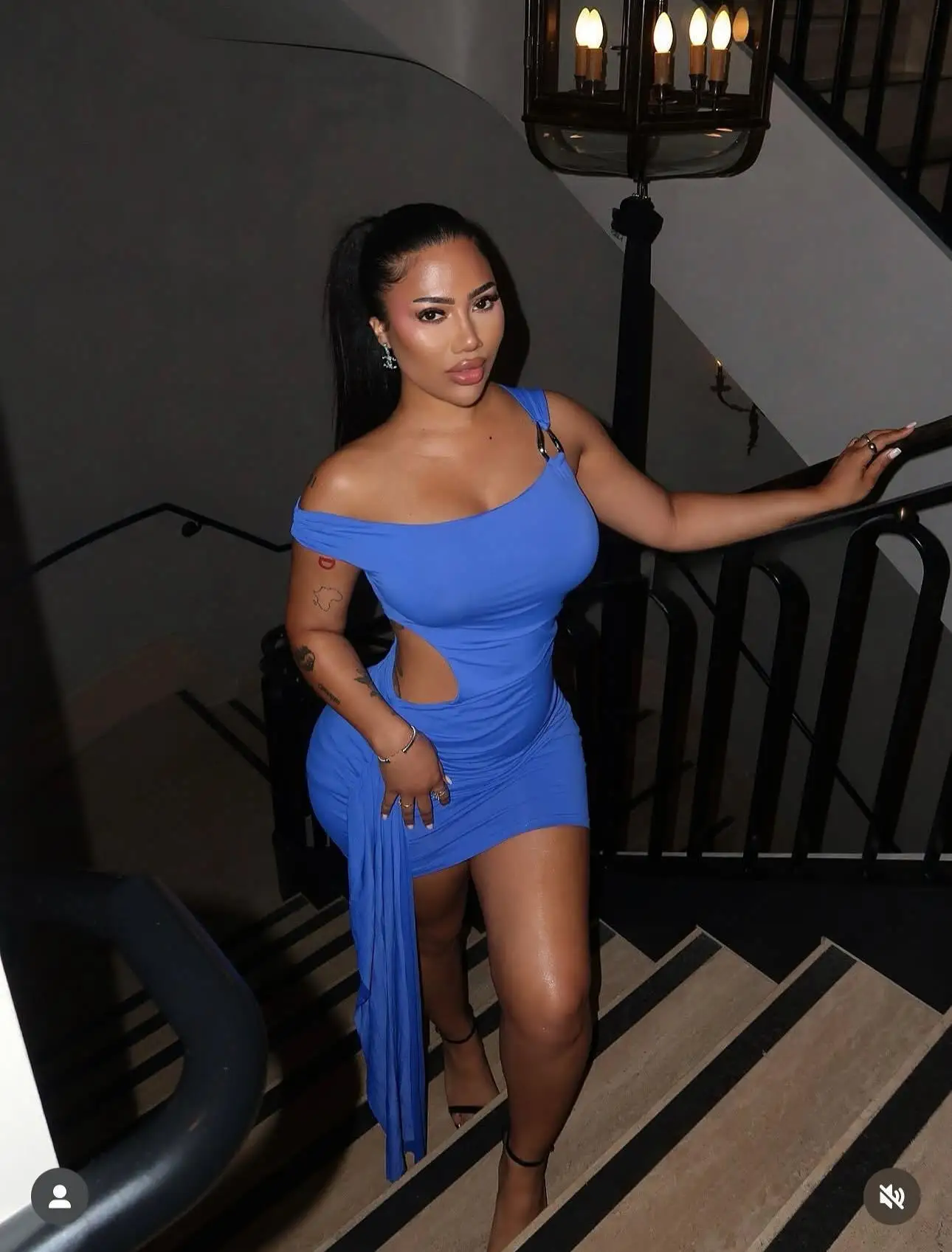 STYLISH LADY One Shoulder Cutout Bodycon Mini Dress 2026 Summer Women Sexy Solid Blue Draped Party Club Dress with Ribbons
STYLISH LADY One Shoulder Cutout Bodycon Mini Dress 2026 Summer Women Sexy Solid Blue Draped Party Club Dress with Ribbons