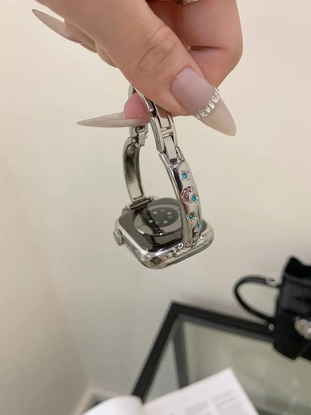 Новый металлический браслет со звездой и луной для Apple Watch серии 11/8/7/6/10 40 мм 41 мм 38 мм 42 мм 44 мм 45 мм 46 мм ремешок
Новый металлический браслет со звездой и луной для Apple Watch серии 11/8/7/6/10 40 мм 41 мм 38 мм 42 мм 44 мм 45 мм 46 мм ремешок