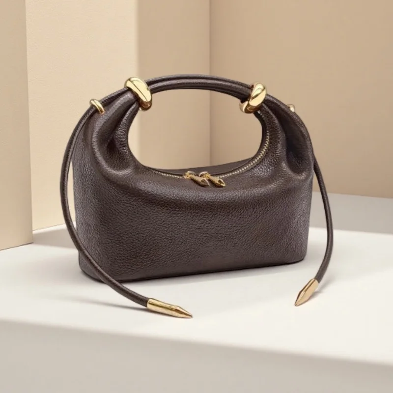 2026 Fashion Metal Ring Decorative Handbag Light Luxury Lychee Pattern Pillow Type Handbag
2026 Fashion Metal Ring Decorative Handbag Light Luxury Lychee Pattern Pillow Type Handbag