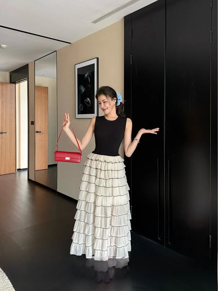 Zhang a Xing Long Black White Color Collision Sleeveless Waist Cinched Tea Rose Patterned Maxi Dress Gentle Style Cake Skirt
Zhang a Xing Long Black White Color Collision Sleeveless Waist Cinched Tea Rose Patterned Maxi Dress Gentle Style Cake Skirt
