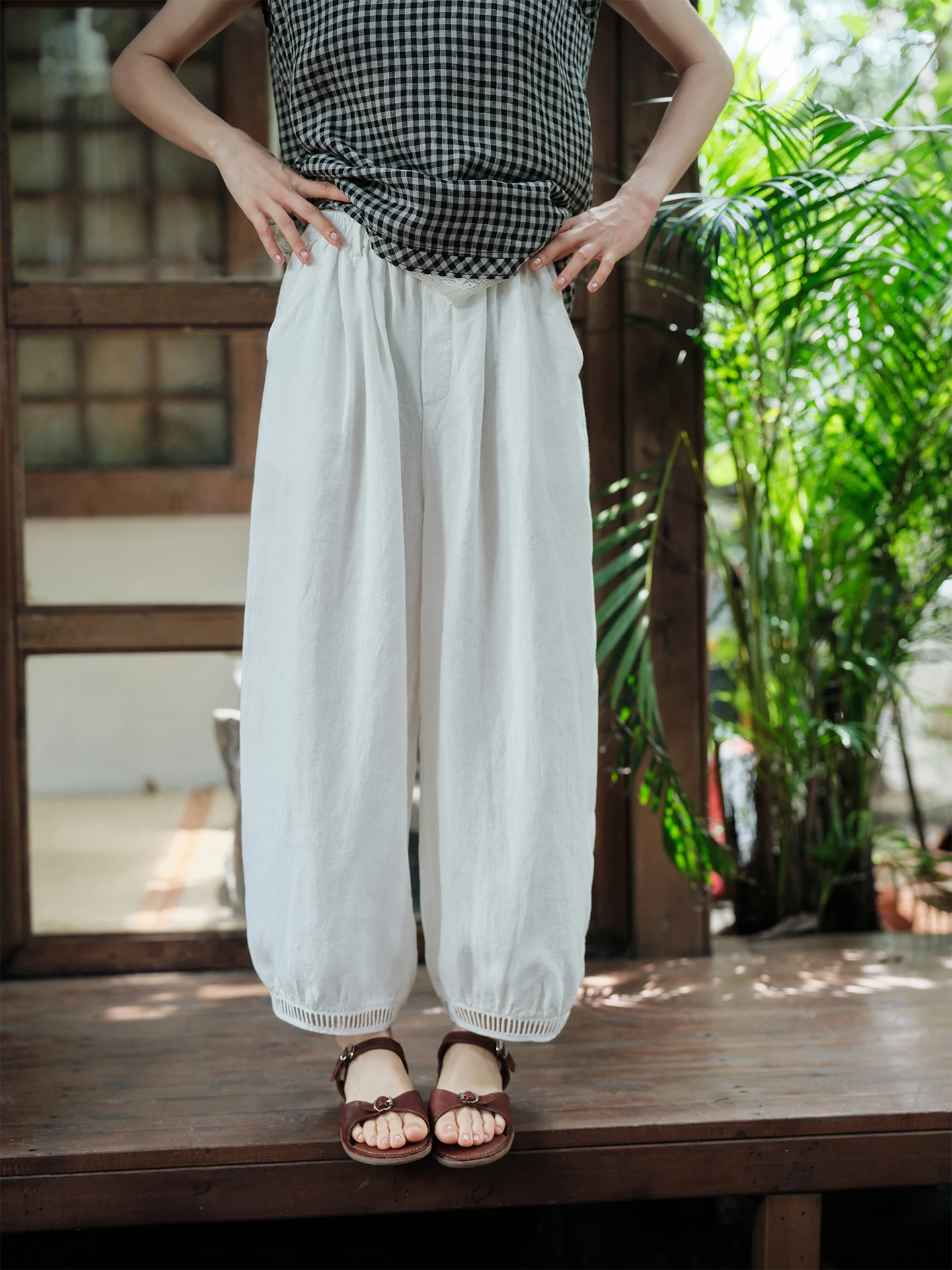 Женские льняные брюки-баллоны с эластичным поясом, легкие, с кружевом, с высокой талией, свободного кроя, прямые, летние повседневные брюки
Женские льняные брюки-баллоны с эластичным поясом, легкие, с кружевом, с высокой талией, свободного кроя, прямые, летние повседневные брюки