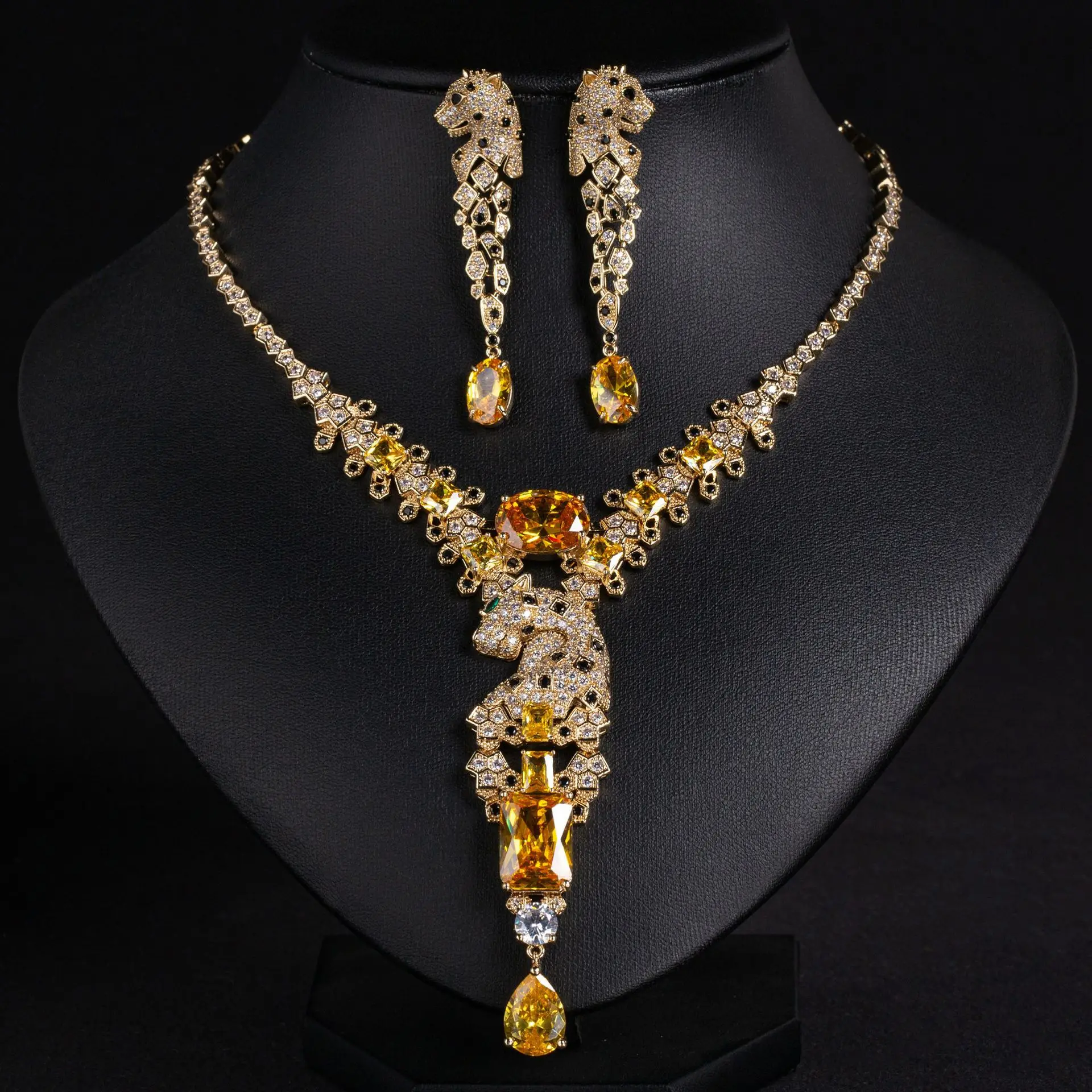 European and American leopard retro design high-end necklace evening dress accessories temperament jewelry trendy slightly inlai
European and American leopard retro design high-end necklace evening dress accessories temperament jewelry trendy slightly inlai