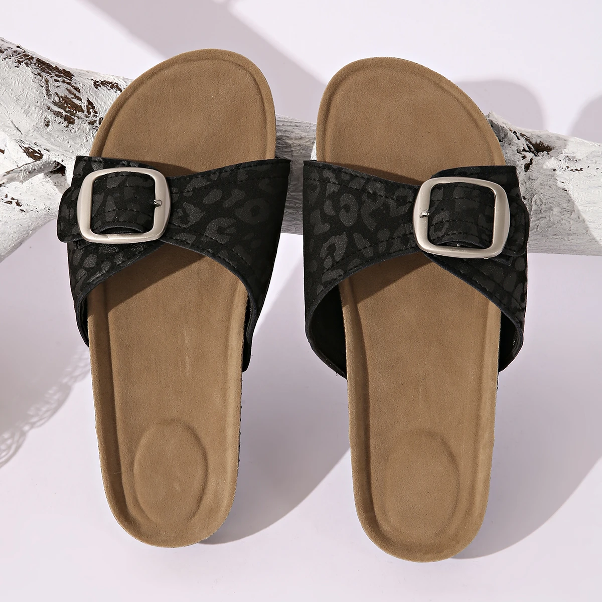 2025 Summer Hot Selling Women's Shoes Fashion Solid Color Open Toe Flat Ladies Slippers Solid Color Mid Heel Buckle Beach Shoes
2025 Summer Hot Selling Women's Shoes Fashion Solid Color Open Toe Flat Ladies Slippers Solid Color Mid Heel Buckle Beach Shoes