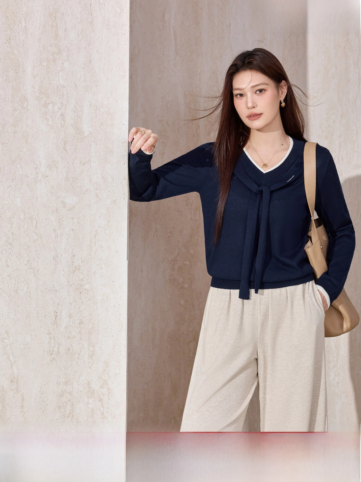 Синий вязаный свитер большого размера с V-образным вырезом и поясом, приталенный, для женщин, весна 2026, новинка
Синий вязаный свитер большого размера с V-образным вырезом и поясом, приталенный, для женщин, весна 2026, новинка