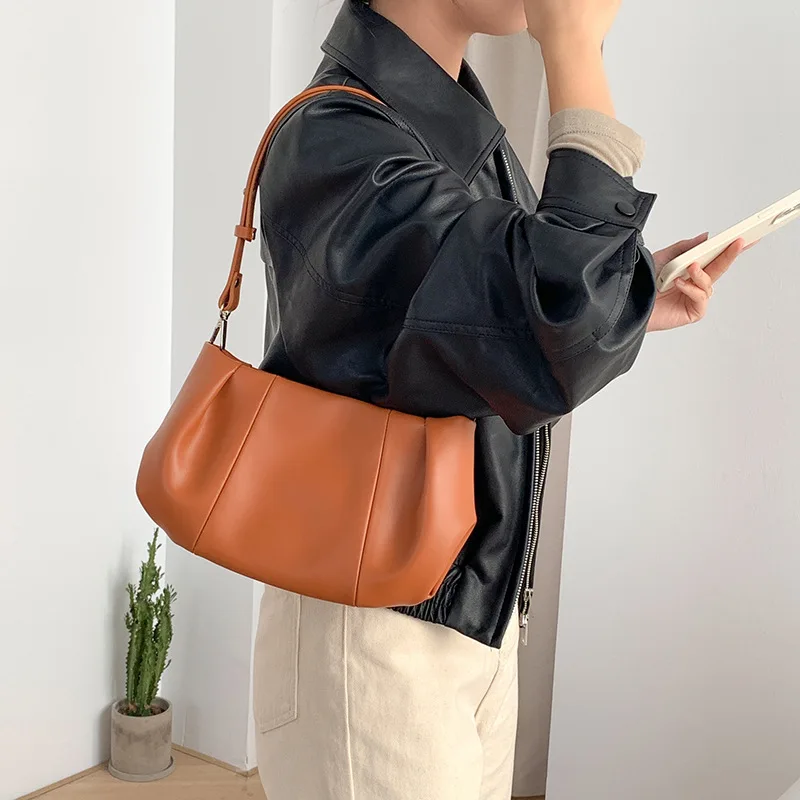 Solid Color Shoulder Bags For Women High Quality Pleated PU Leather Tote Handbags Female Retro Sling Crossbody Messenger Bag
Solid Color Shoulder Bags For Women High Quality Pleated PU Leather Tote Handbags Female Retro Sling Crossbody Messenger Bag