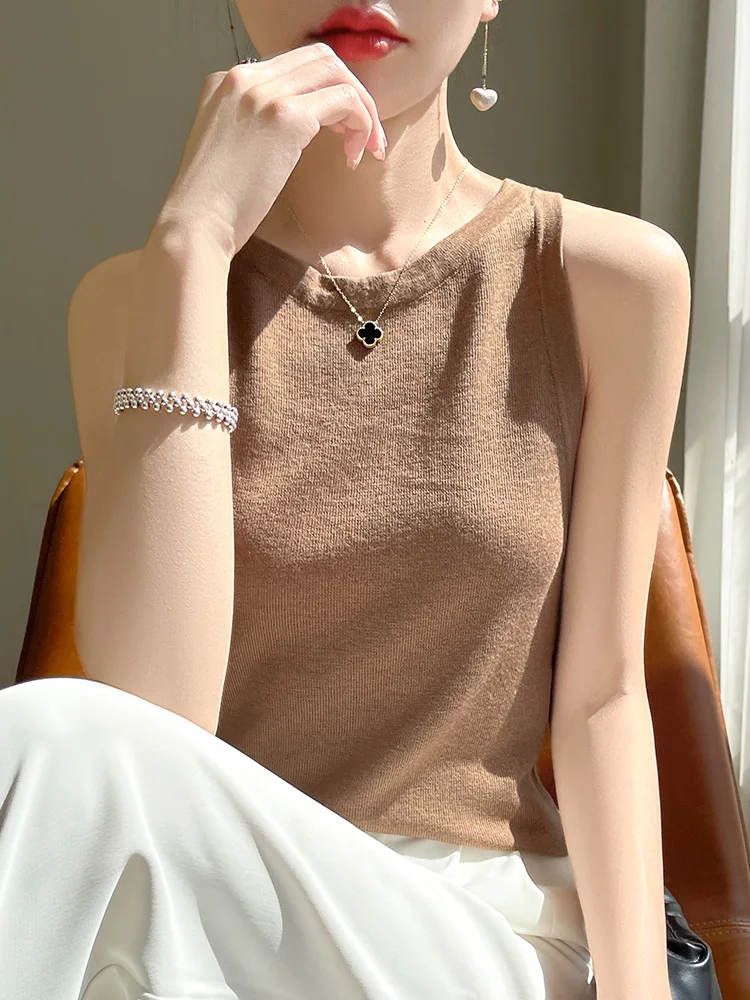 2025 New Women's Slim Fit round Neck Knitted Tube Top Vest Sleeveless T-Shirt Base Shirt Office Style Inner Wear
2025 New Women's Slim Fit round Neck Knitted Tube Top Vest Sleeveless T-Shirt Base Shirt Office Style Inner Wear