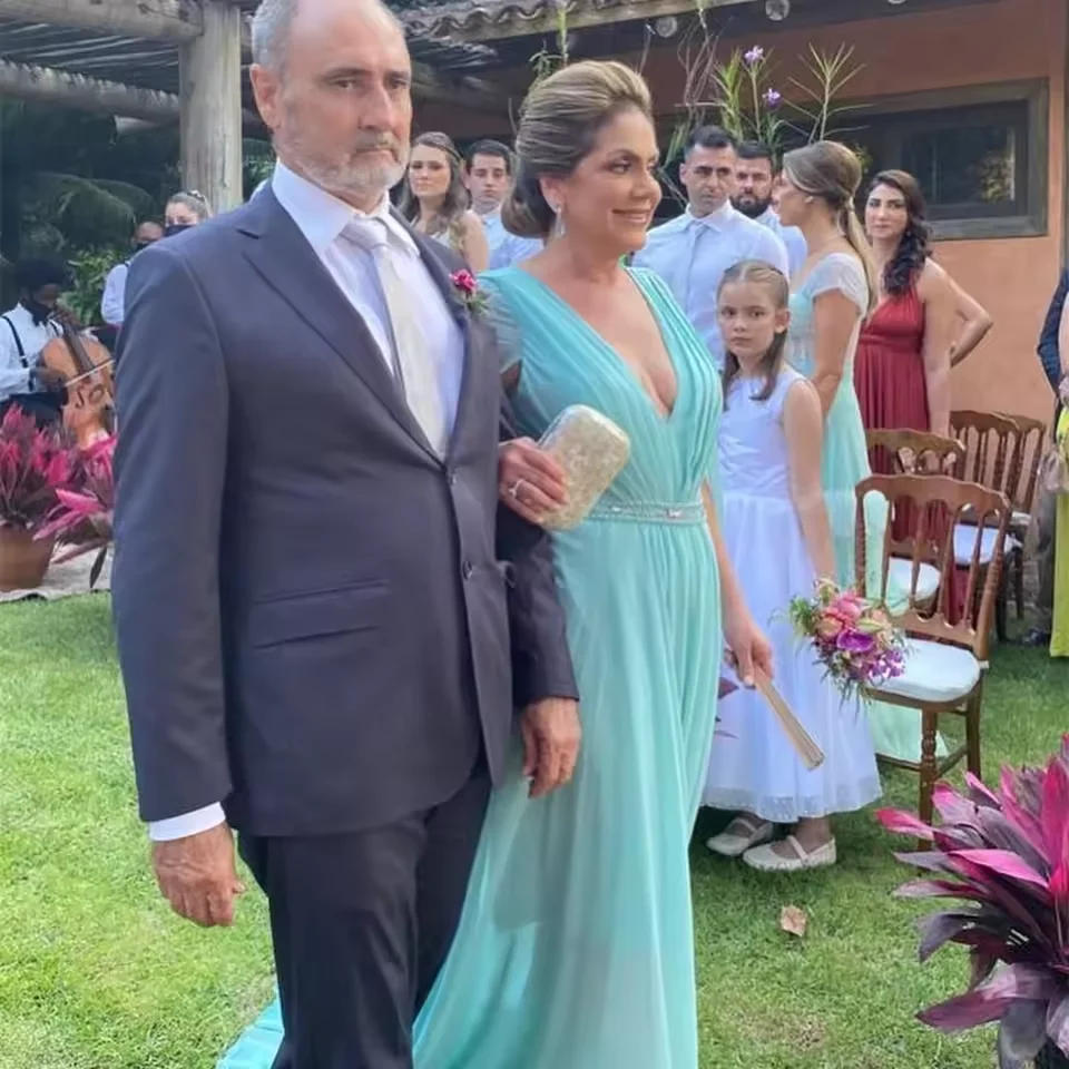 Customized Mother of the Bride Dresses Chiffon Shawl Long Sleeved A-line Wedding Guest Dress Elegant Women's Evening Dresses
Customized Mother of the Bride Dresses Chiffon Shawl Long Sleeved A-line Wedding Guest Dress Elegant Women's Evening Dresses