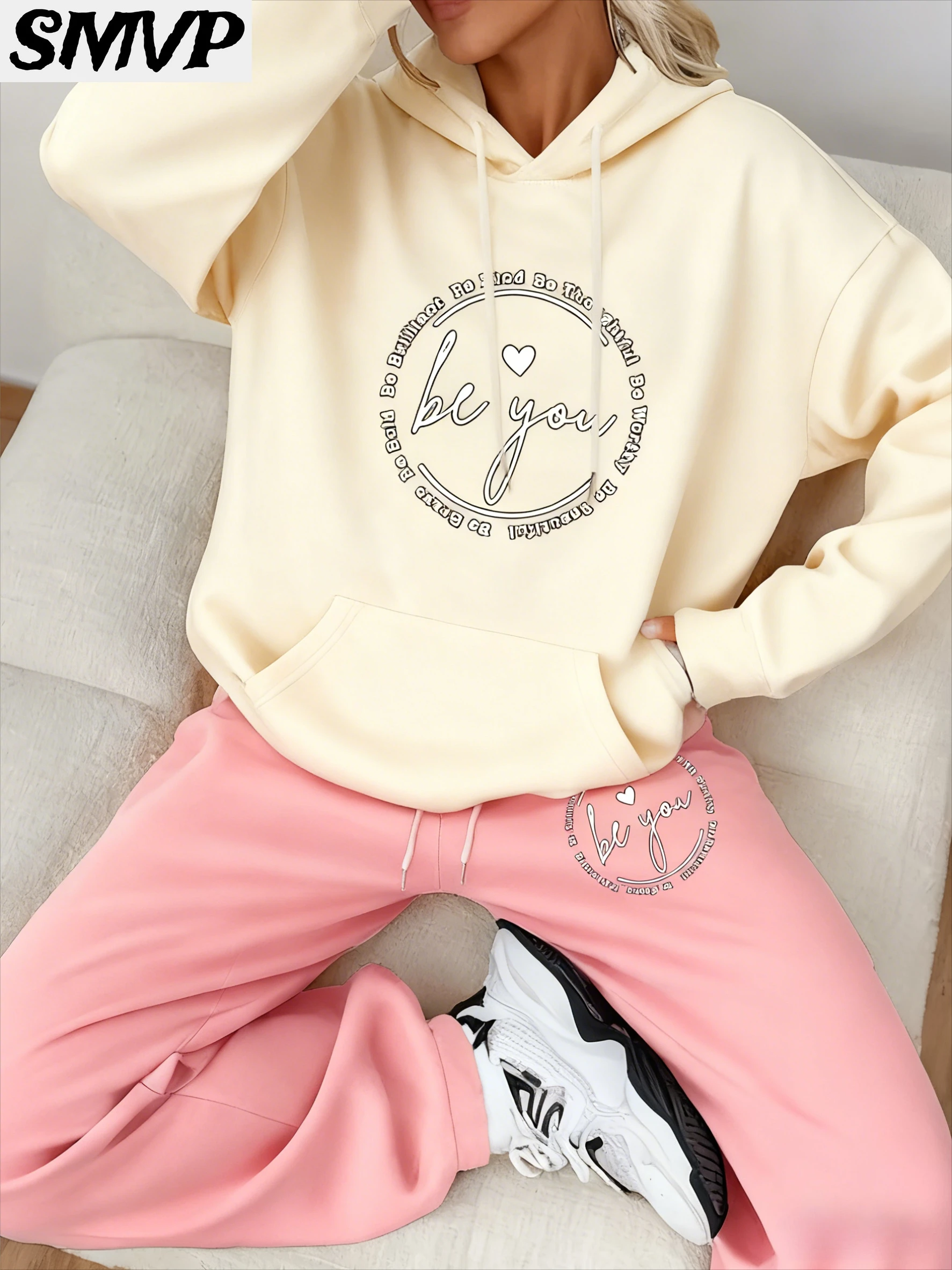 SMVP для женщин и девочек, хлопковый комплект с капюшоном, бежевый, розовый, с текстовым принтом, наряд из двух предметов, повседневная одежда для дома, одинаковая одежда для мамы и дочки
SMVP для женщин и девочек, хлопковый комплект с капюшоном, бежевый, розовый, с текстовым принтом, наряд из двух предметов, повседневная одежда для дома, одинаковая одежда для мамы и дочки