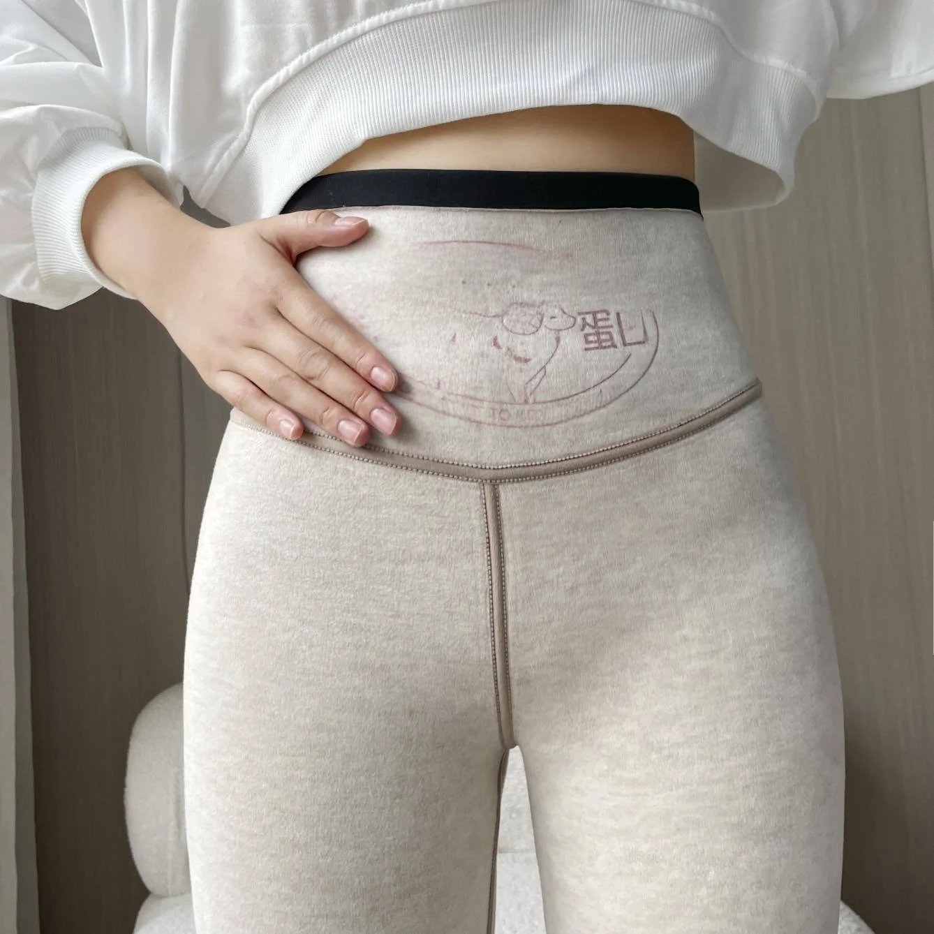 Новые утепленные брюки с высокой талией на флисовой подкладке, брюки для йоги больших размеров, женская осенне-зимняя верхняя одежда
Новые утепленные брюки с высокой талией на флисовой подкладке, брюки для йоги больших размеров, женская осенне-зимняя верхняя одежда