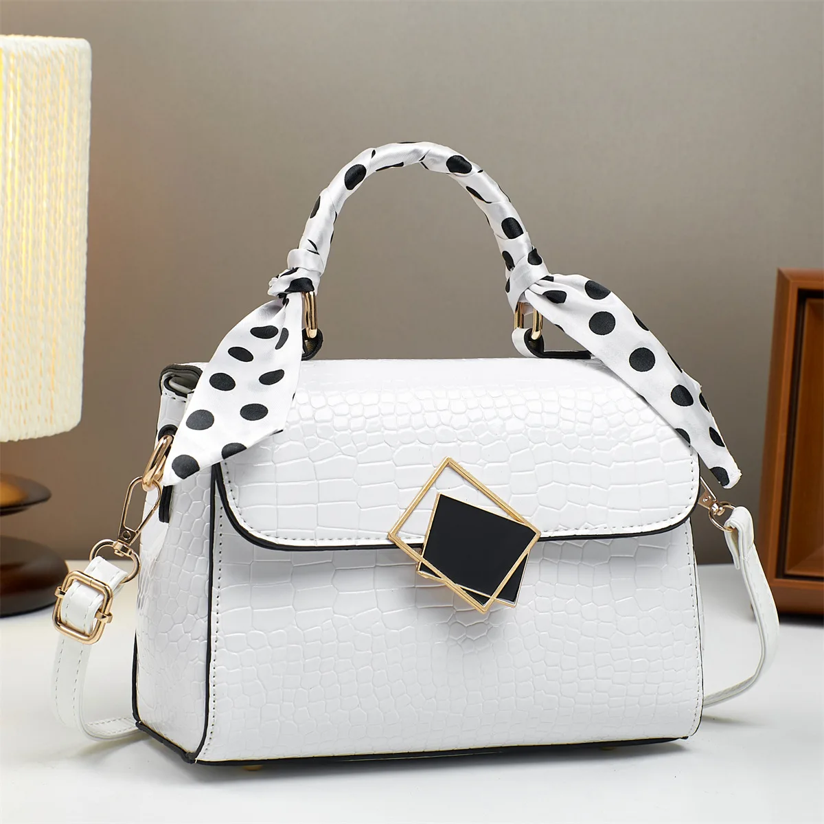 Модные изысканные женские сумки, модные и универсальные женские сумки, удобные и легкие сумки для путешествий, сумки через плечо
Модные изысканные женские сумки, модные и универсальные женские сумки, удобные и легкие сумки для путешествий, сумки через плечо