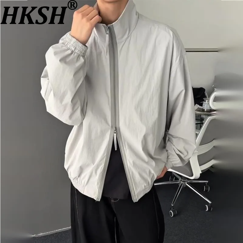 HKSH Double-Zipper Light Ice Silk Sun Protection Jacket Men Summer New Quick-Dry Stand Collar Jackets American Chic Coat HK21561
HKSH Double-Zipper Light Ice Silk Sun Protection Jacket Men Summer New Quick-Dry Stand Collar Jackets American Chic Coat HK21561