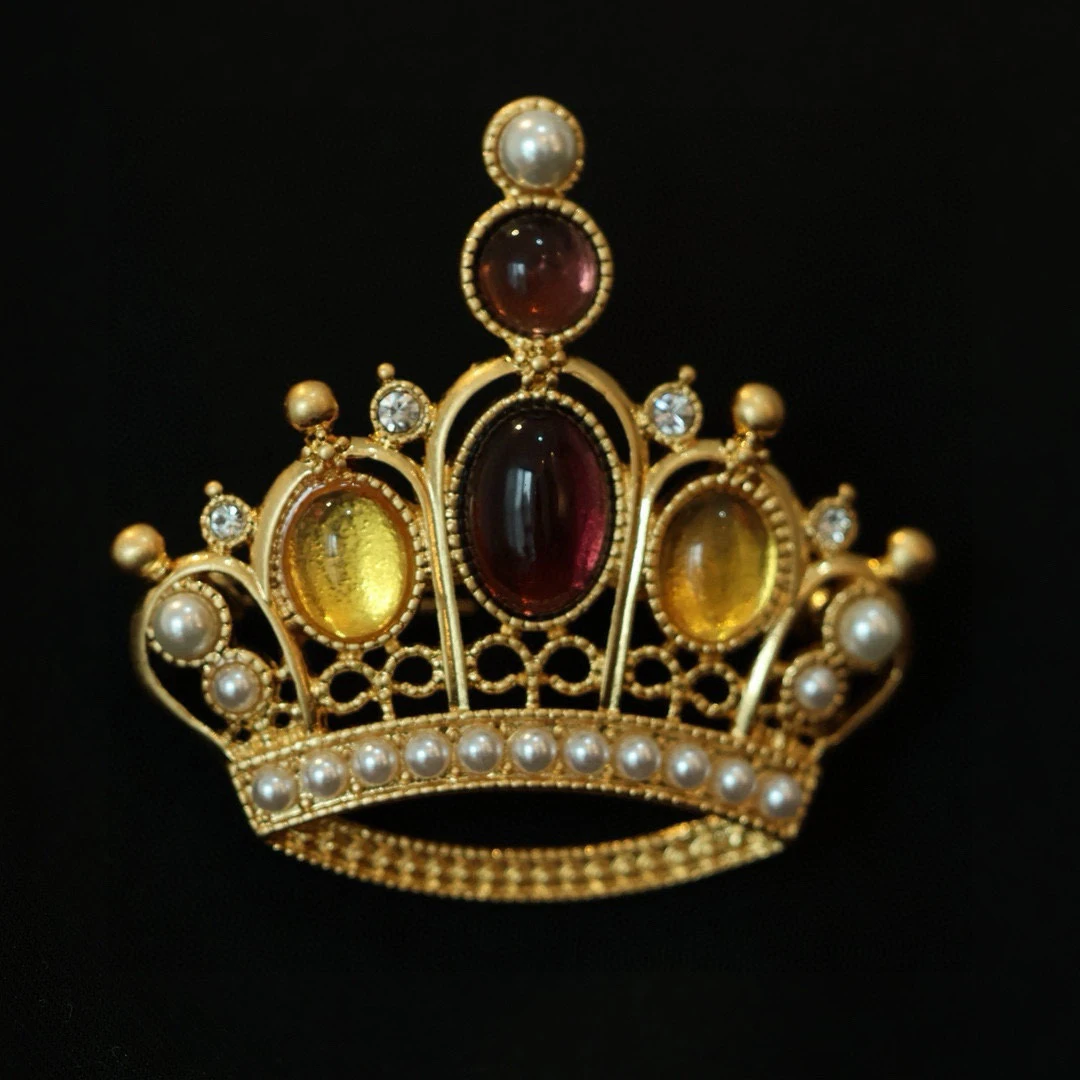 Vintage Colored Gemstone Luxury Crown Brass Gold Plated Brooch Women Europe America Jewelry Trend
Vintage Colored Gemstone Luxury Crown Brass Gold Plated Brooch Women Europe America Jewelry Trend