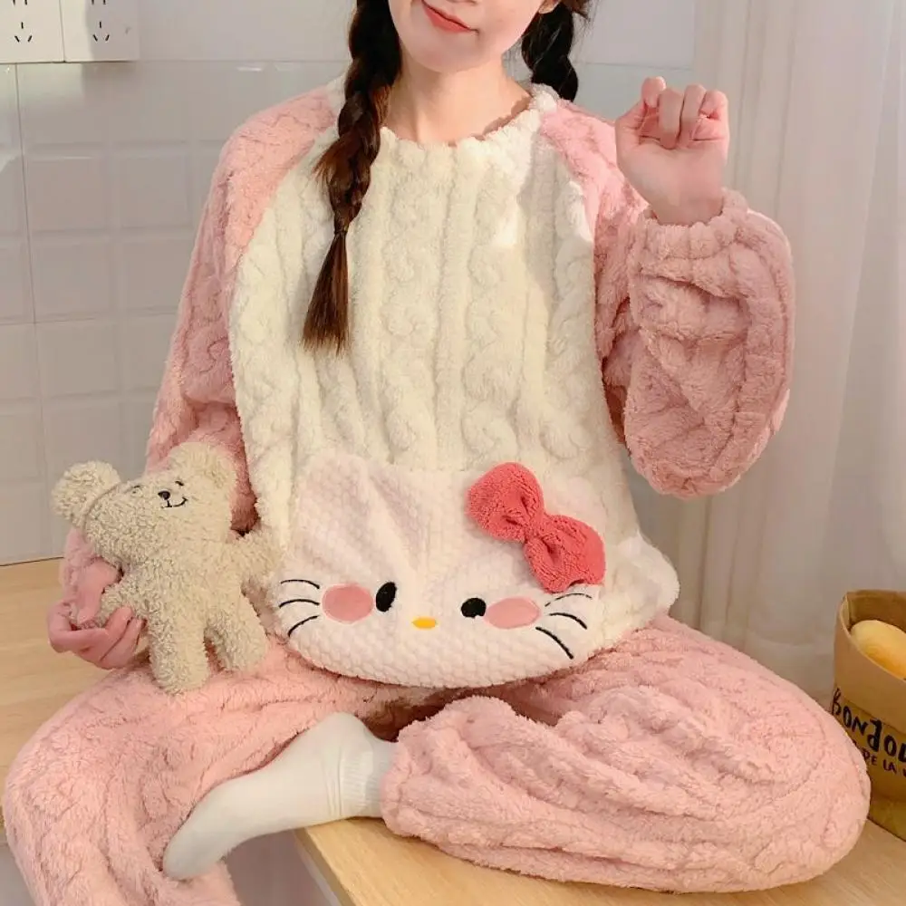 Женский плюшевый пижамный комплект с рисунком «Hello Kitty», 2 шт., Sanrioed My Melody Kawaii, зимняя утепленная теплая домашняя одежда с героями мультфильмов, мягкая, милая
Женский плюшевый пижамный комплект с рисунком «Hello Kitty», 2 шт., Sanrioed My Melody Kawaii, зимняя утепленная теплая домашняя одежда с героями мультфильмов, мягкая, милая