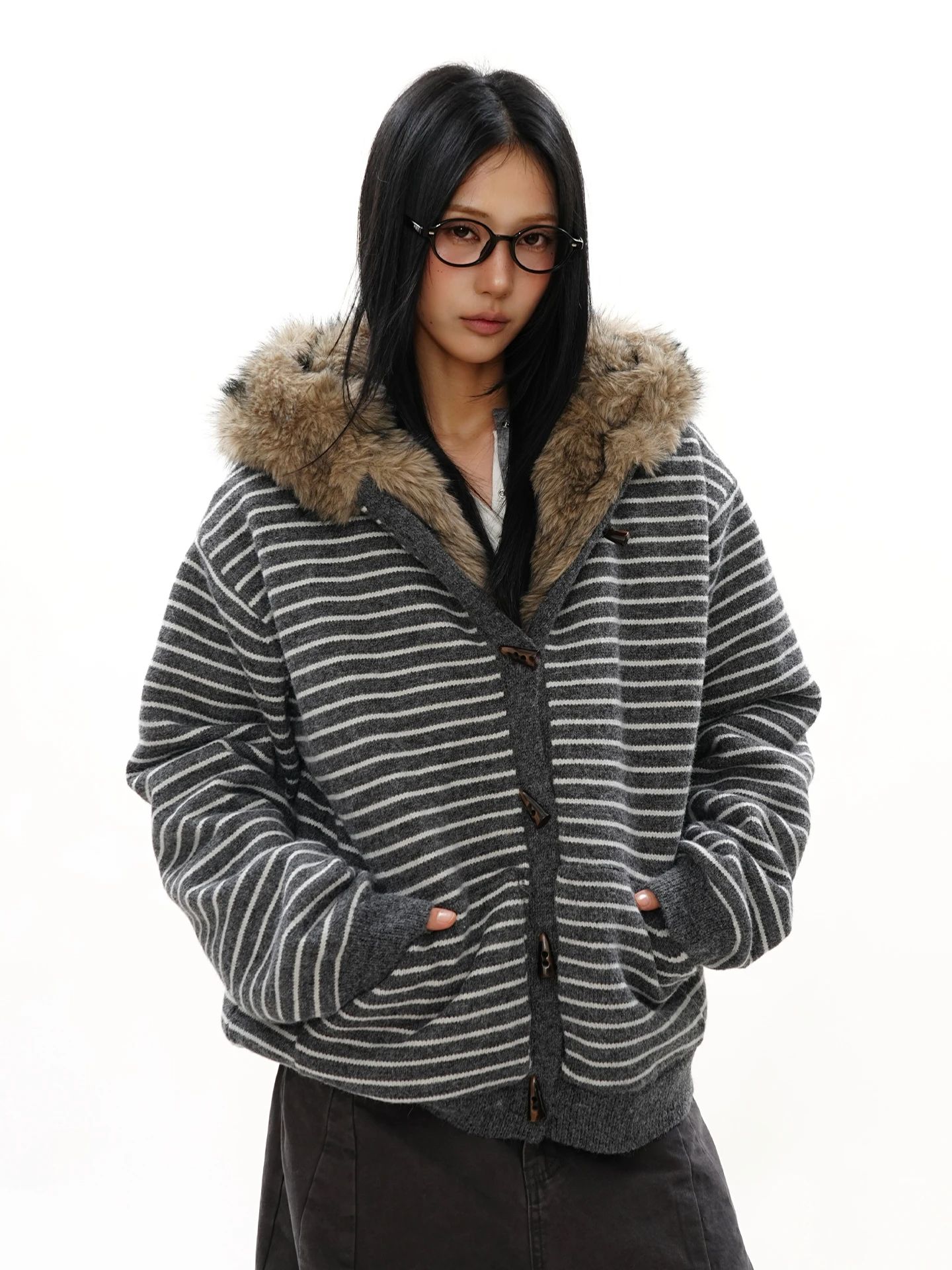 Утепленная флисовая толстовка с капюшоном в полоску, женская свободная теплая верхняя одежда в американском стиле для зимы S3T5
Утепленная флисовая толстовка с капюшоном в полоску, женская свободная теплая верхняя одежда в американском стиле для зимы S3T5