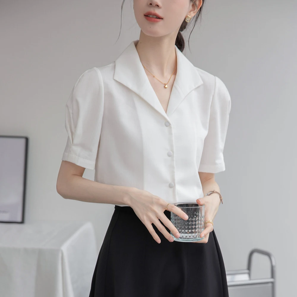 White Vintage Short-Sleeved Shirt Women's 2024 Summer New Simple Fashion Single Breasted V-Neck Blouses Casual Sweet Tops Femme
White Vintage Short-Sleeved Shirt Women's 2024 Summer New Simple Fashion Single Breasted V-Neck Blouses Casual Sweet Tops Femme