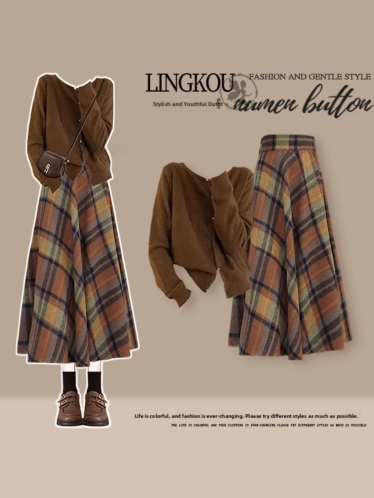 Fashionable Knitted Knit Cardigan And Plaid Skirt Two-Piece Set for Women Autumn Season High Waist Retro Style Ensemble
Fashionable Knitted Knit Cardigan And Plaid Skirt Two-Piece Set for Women Autumn Season High Waist Retro Style Ensemble