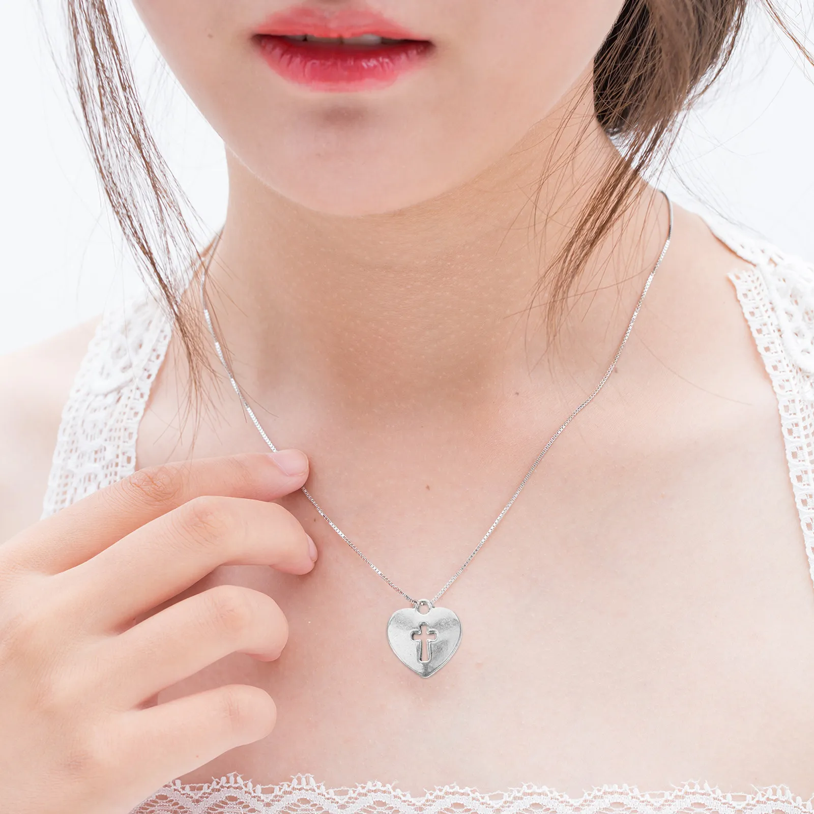 40Pcs Heart Pendant Charm Zinc Alloy Perfect for DIY Jewelry Making Necklace Keychain Bag Charm Delicate Heart Hanging Decor
40Pcs Heart Pendant Charm Zinc Alloy Perfect for DIY Jewelry Making Necklace Keychain Bag Charm Delicate Heart Hanging Decor