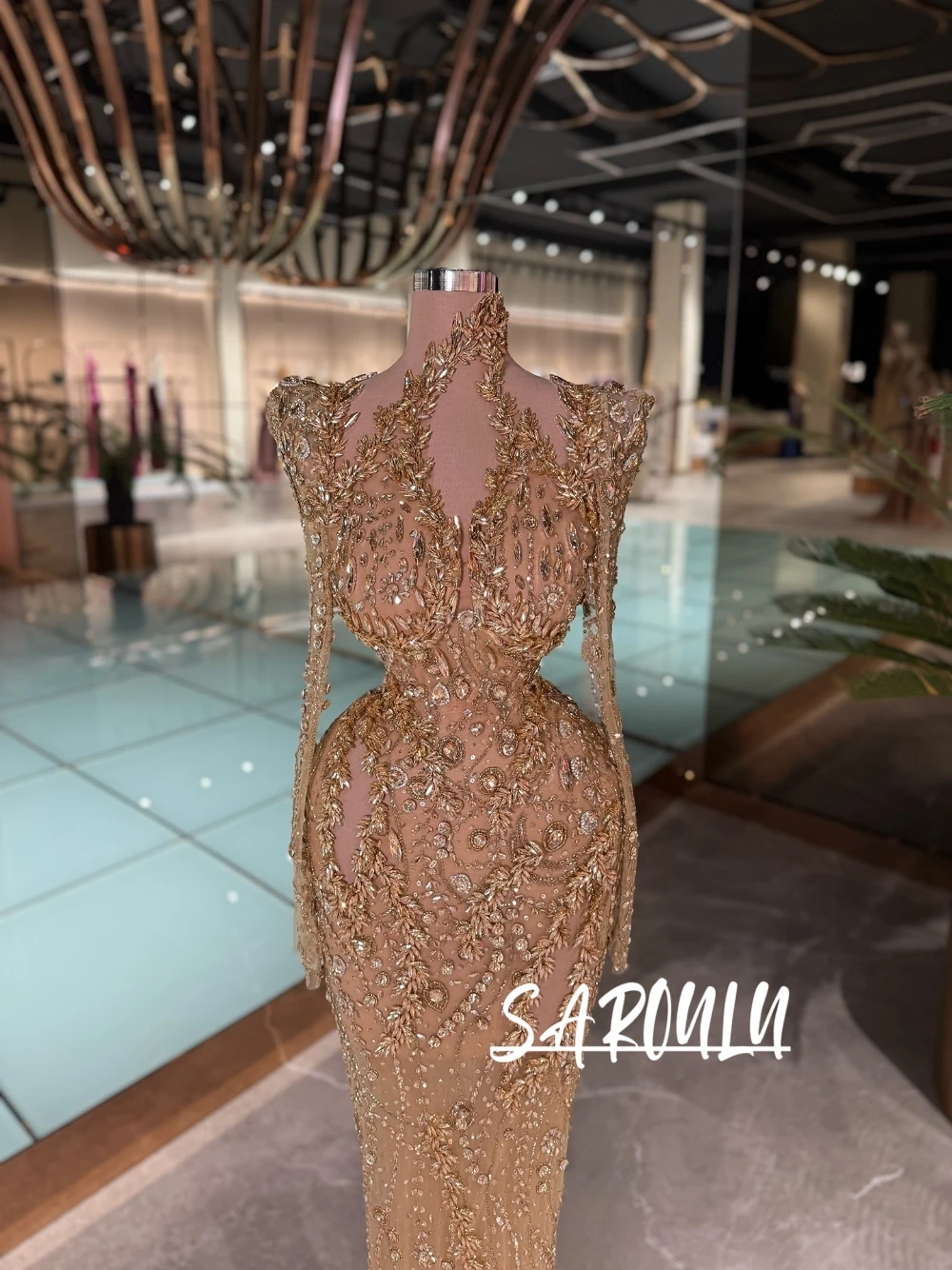 2026 Exquisite Crystals Beaded Prom Dress Illusion Sheer Cut Out Customized Evening Gown Charming Long Sleeved Galas Women Wear
2026 Exquisite Crystals Beaded Prom Dress Illusion Sheer Cut Out Customized Evening Gown Charming Long Sleeved Galas Women Wear
