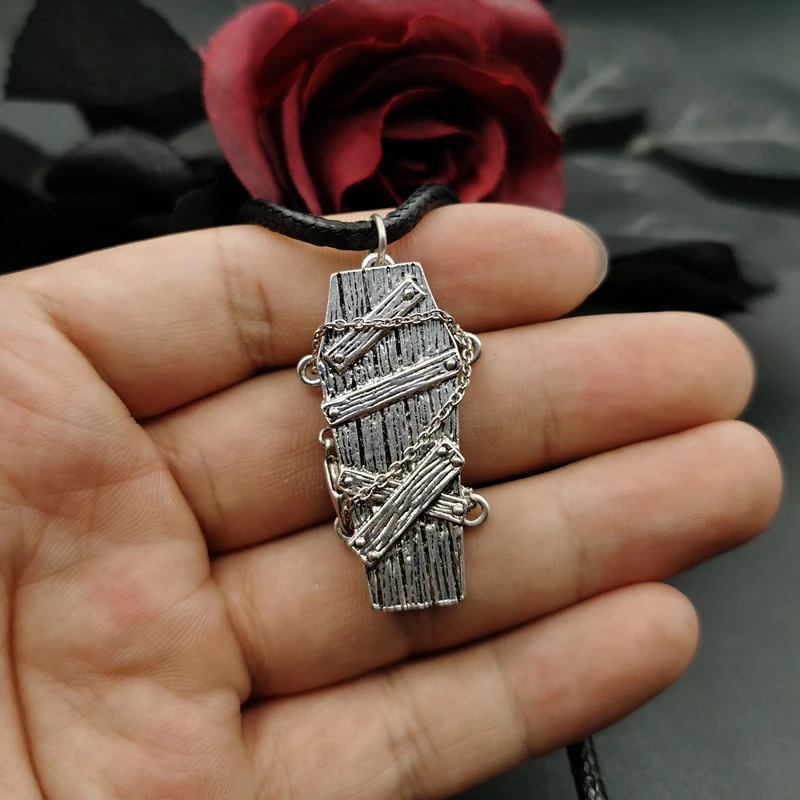 Black Coffin Necklace Tibetan Silver Gothic Punk Leather Rope Necklace Pendant Clavicle Chain Fashion Jewelry Gift Halloween
Black Coffin Necklace Tibetan Silver Gothic Punk Leather Rope Necklace Pendant Clavicle Chain Fashion Jewelry Gift Halloween