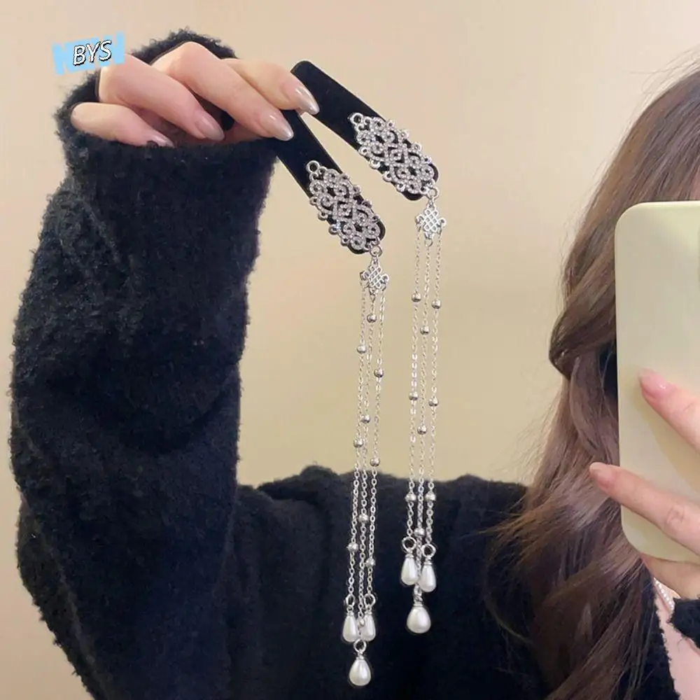Vintage Ethnic Style Hair Clip Elegant Silver Chinese Style Tassel Hairpin Rhinestone Headwear Tassel Side Clip Girls 
Vintage Ethnic Style Hair Clip Elegant Silver Chinese Style Tassel Hairpin Rhinestone Headwear Tassel Side Clip Girls