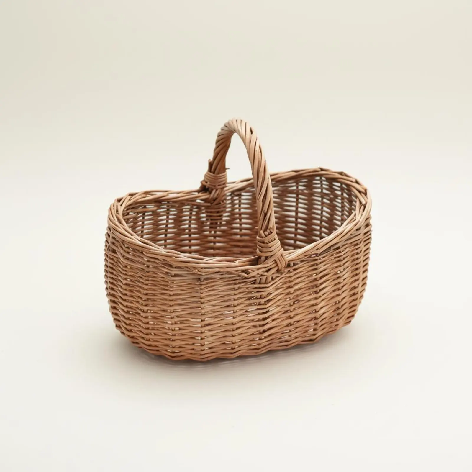 Rattan Outdoor Basket Hand-Woven Handmade Wicker Basket Pastoral Design for Wedding
Rattan Outdoor Basket Hand-Woven Handmade Wicker Basket Pastoral Design for Wedding
