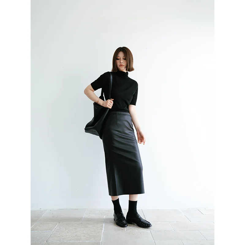 Модная кожаная юбка-миди с запахом и дизайном «рыбий хвост», высокоэластичная, для повседневной носки, из натуральной кожи, со средней посадкой на талии.
Модная кожаная юбка-миди с запахом и дизайном «рыбий хвост», высокоэластичная, для повседневной носки, из натуральной кожи, со средней посадкой на талии.