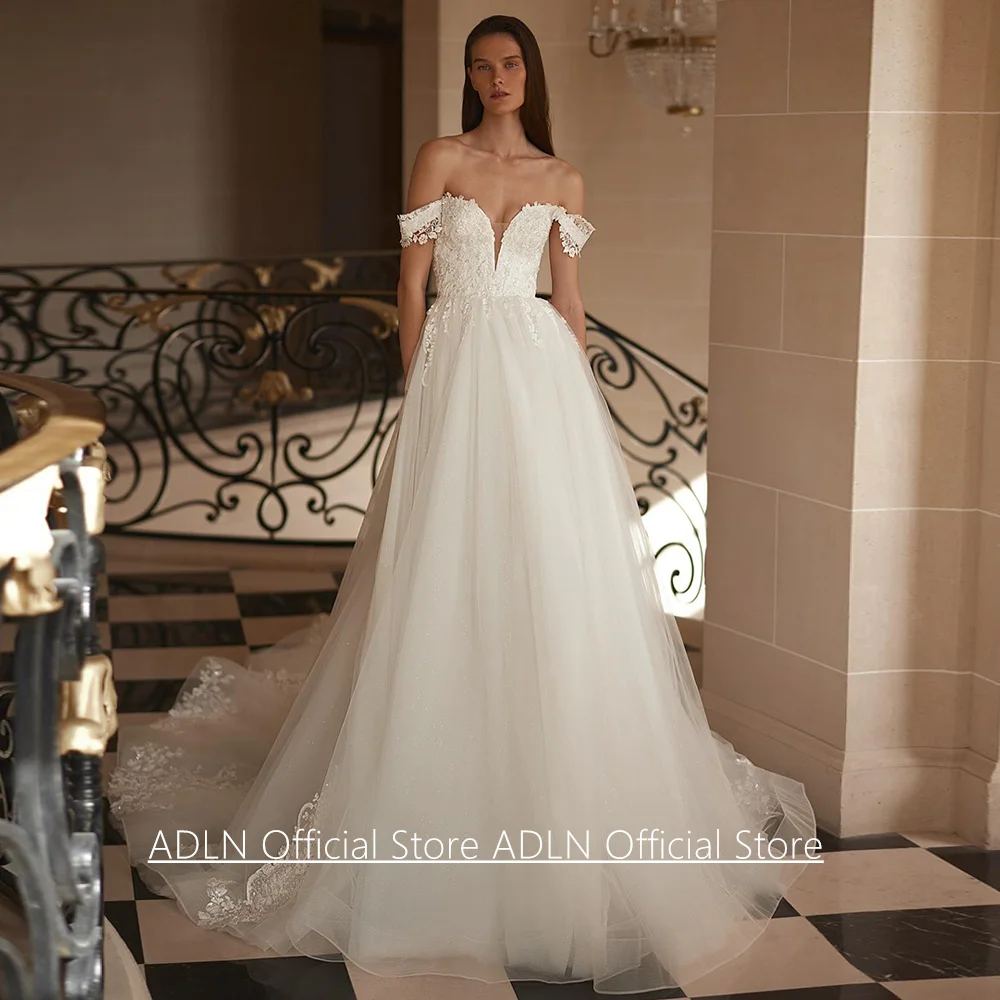 Woman Bride Wedding Dress Customized Off The Shoulder V Neck Beading Applique Glitter Tulle Court Train Bridal Gowns
Woman Bride Wedding Dress Customized Off The Shoulder V Neck Beading Applique Glitter Tulle Court Train Bridal Gowns