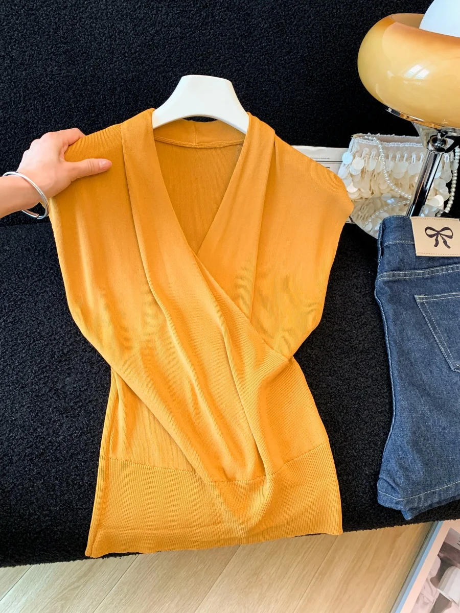 Dopamine Orange Crossed Pleated V-Neck Sleeveless Vest Women's Summer Ice Silk Thin Knitted Top Slimming Fashionable Knitwear
Dopamine Orange Crossed Pleated V-Neck Sleeveless Vest Women's Summer Ice Silk Thin Knitted Top Slimming Fashionable Knitwear